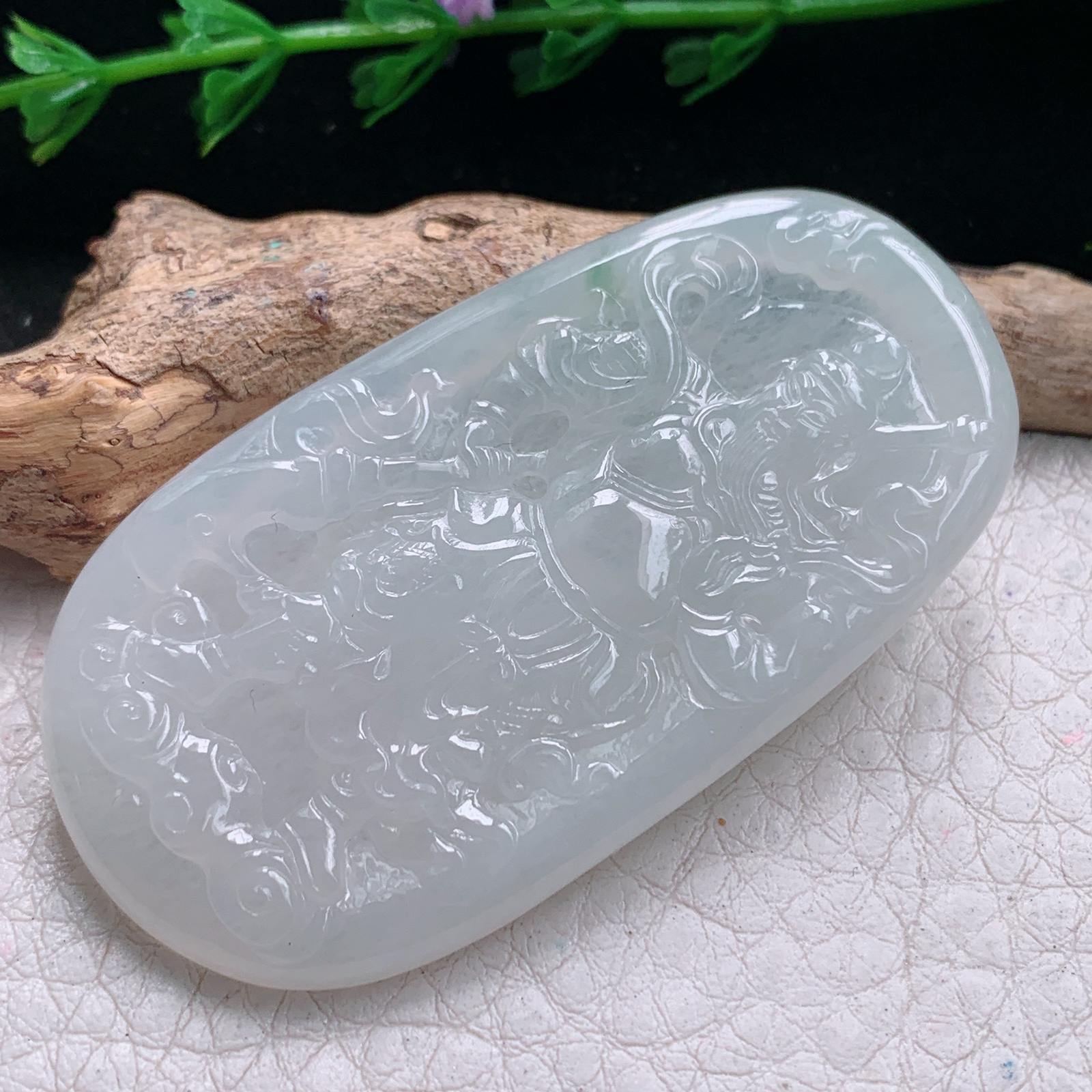 py实拍57.5*30.6*4.8缅甸翡翠精雕冰透关二爷 关公玉项坠 玉挂件