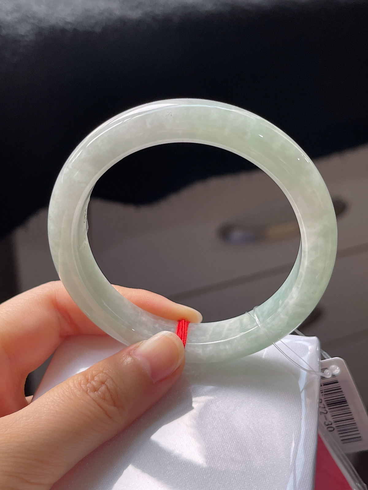 正圈55.7圈口，翡翠糯化种浅绿色手镯