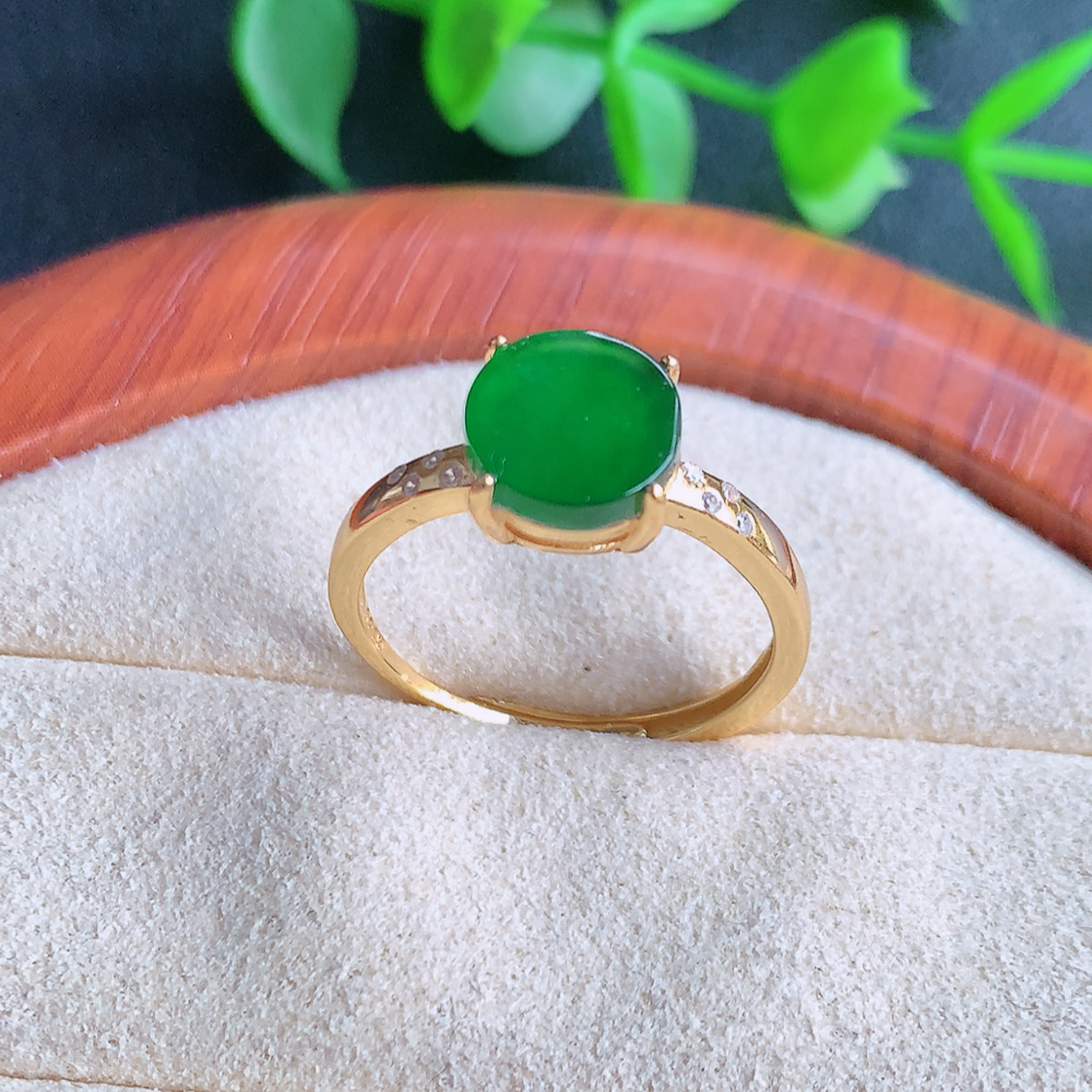 冰润满绿精美环形翡翠戒指  玉质细腻  冰清玉润  飘花灵动  颜色漂亮  W481.18   内径尺寸：17.5-8-4.6mm  裸石尺寸：8mm