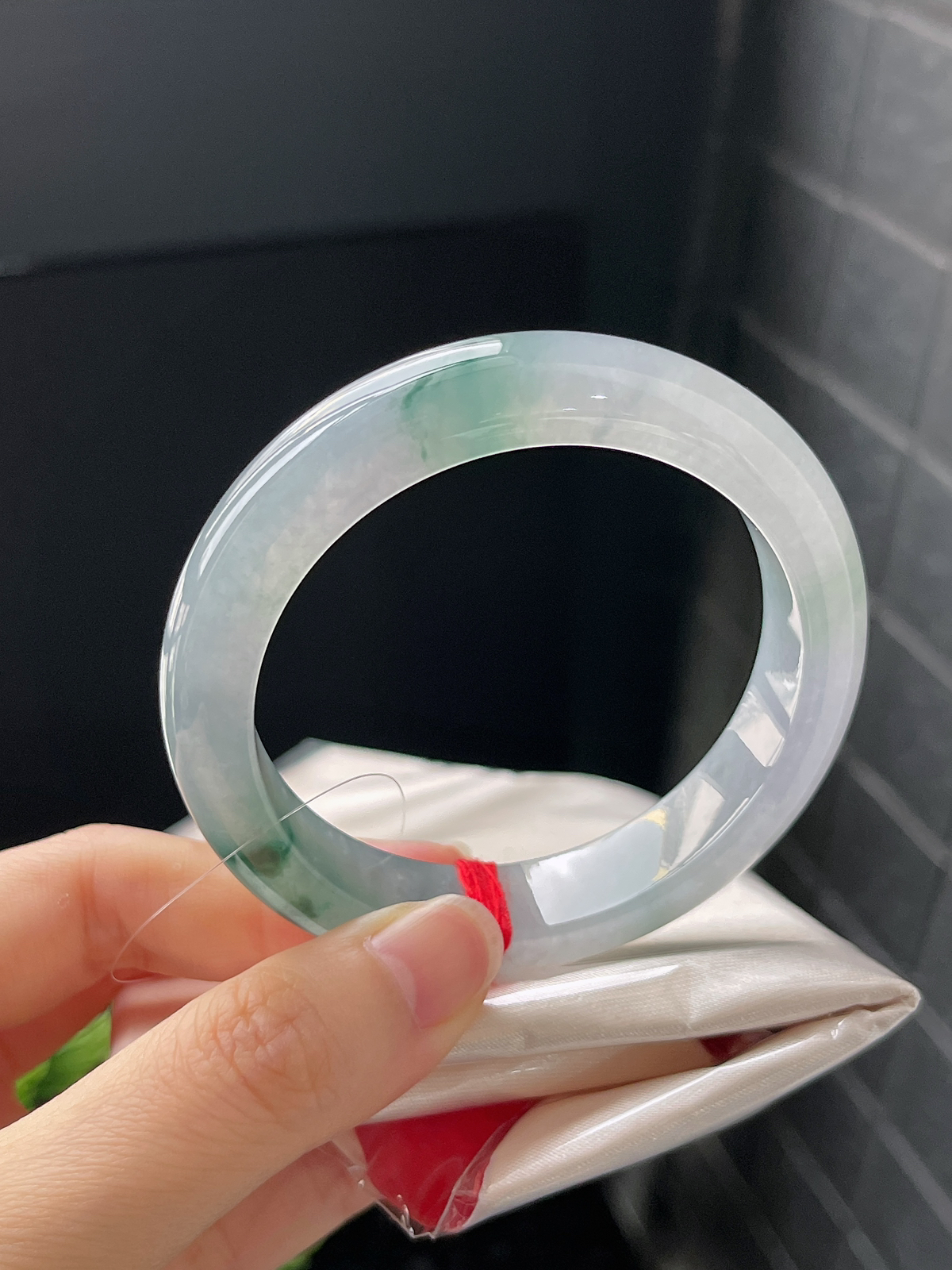 正圈54圈口，翡翠冰糯种飘绿手镯