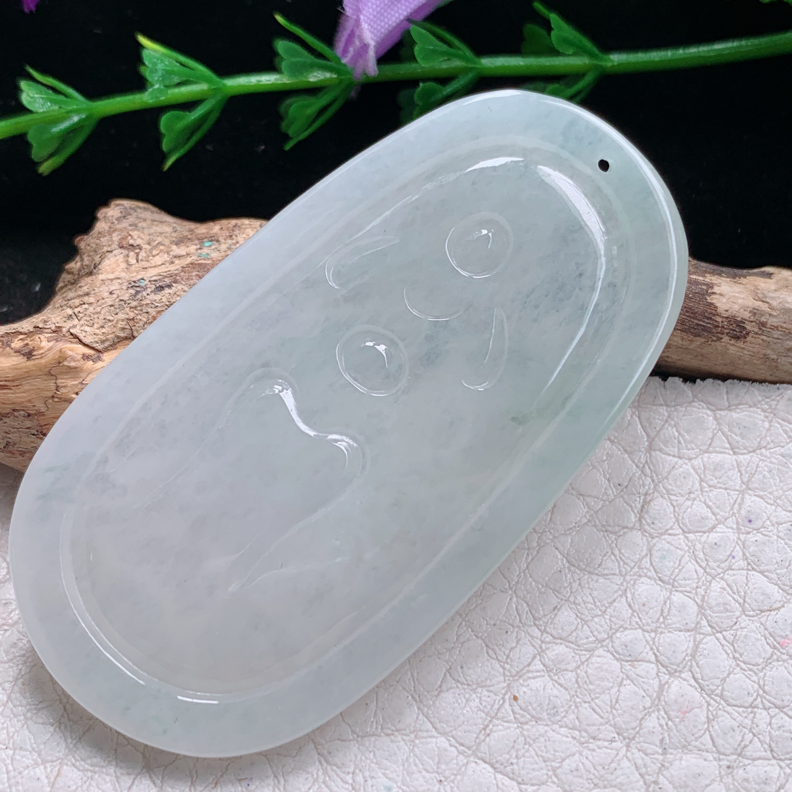 py实拍57.5*30.6*4.8缅甸翡翠精雕冰透关二爷 关公玉项坠 玉挂件