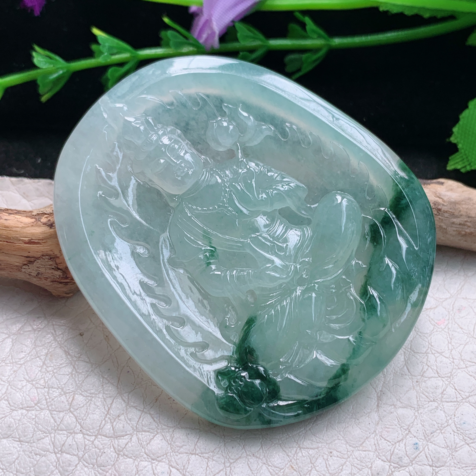 py实拍54*46.5*5.8缅甸翡翠精雕冰飘花持莲观音 玉观音玉项坠 玉挂件