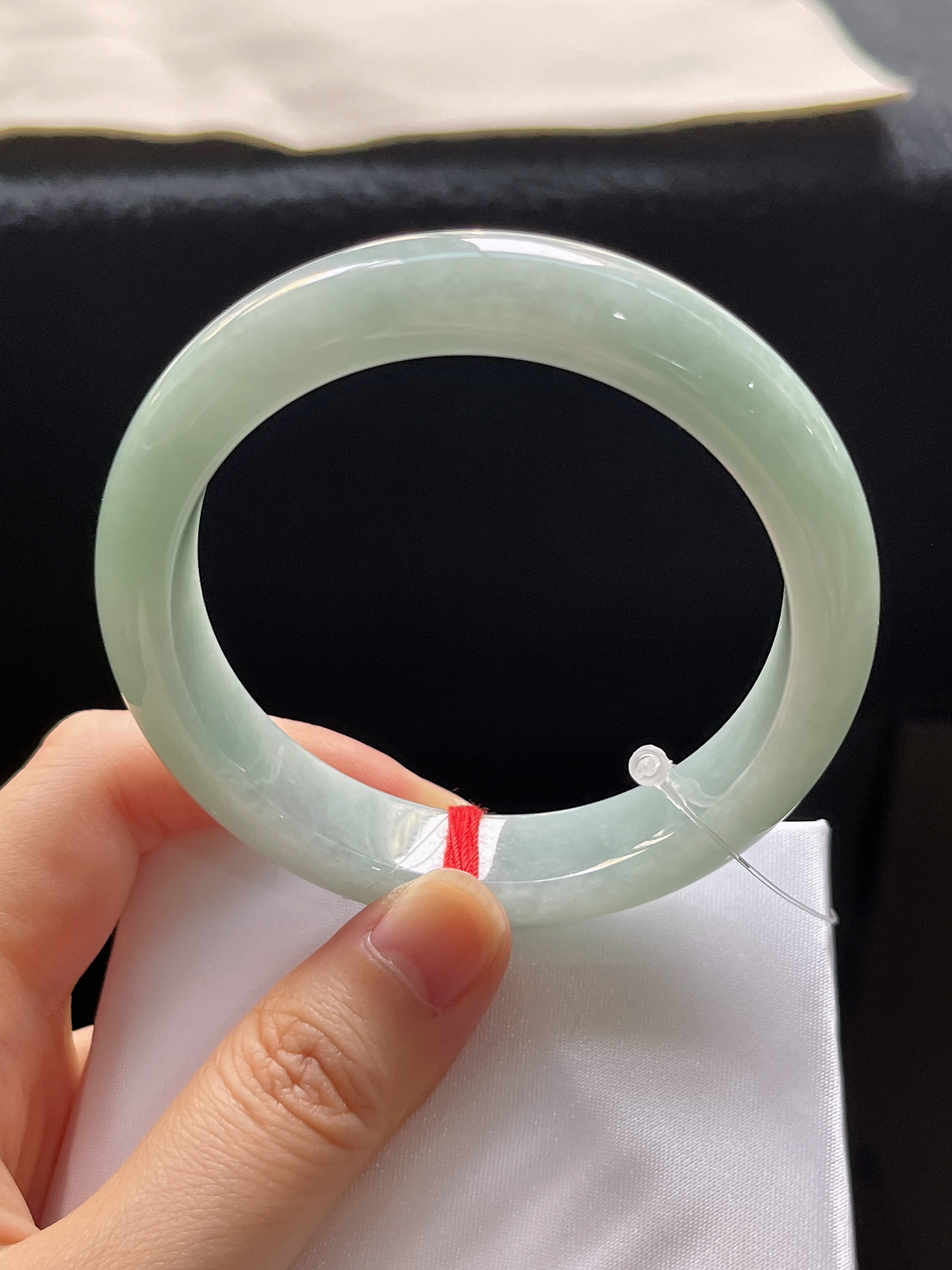 正圈56圈口，翡翠糯化种浅绿色手镯