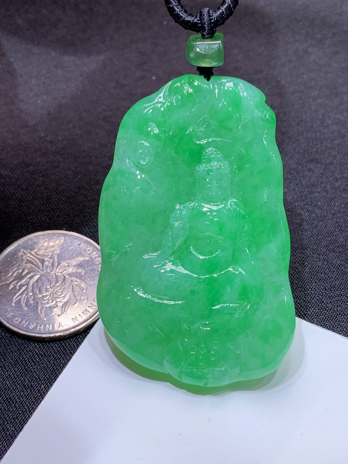 翠绿大日如来，冰润色阳，厚装种老，种水足，Zha 尺寸54.5*35.5*5.6