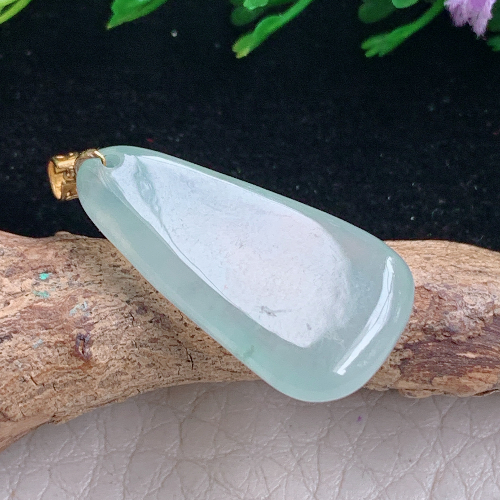 lz实拍25.3*13.6*8.8缅甸天然翡翠a货精雕冰晴一路美好玉吊坠