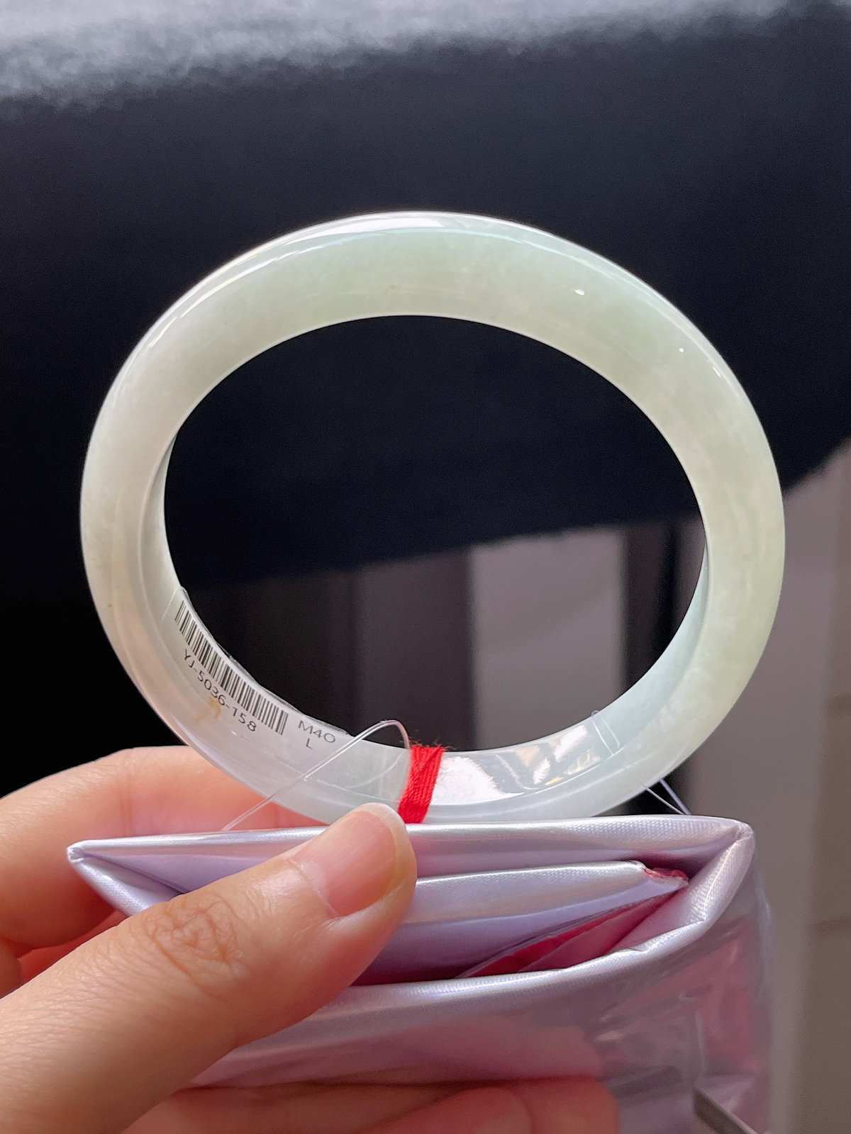 正圈59.4圈口，翡翠糯化种浅绿色手镯