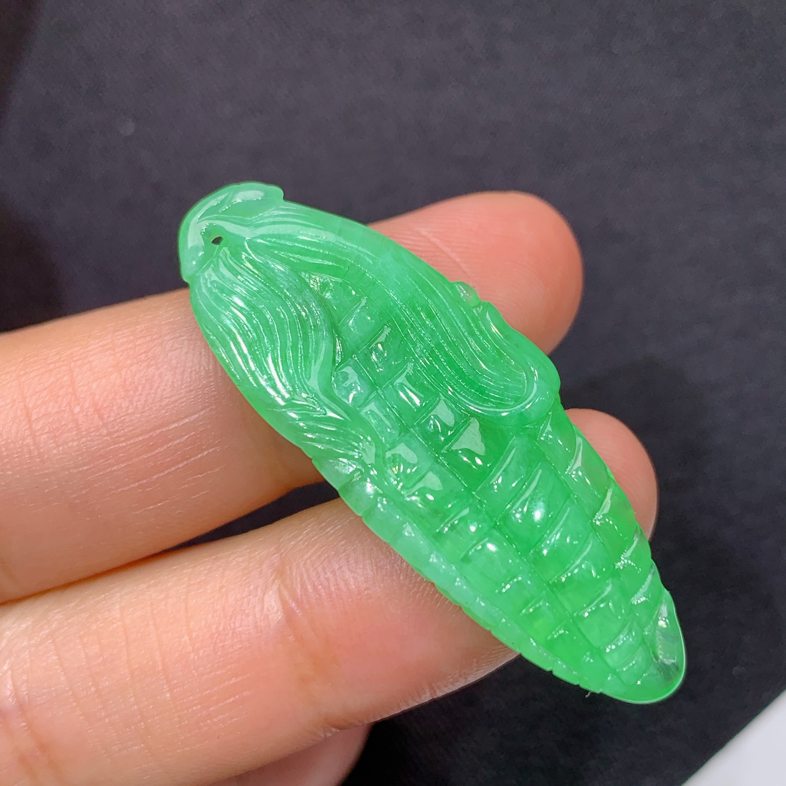 阳绿玉米吊坠 冰润色阳，玉质细腻，种水足，Fuy 尺寸39.5*14.4*5.3