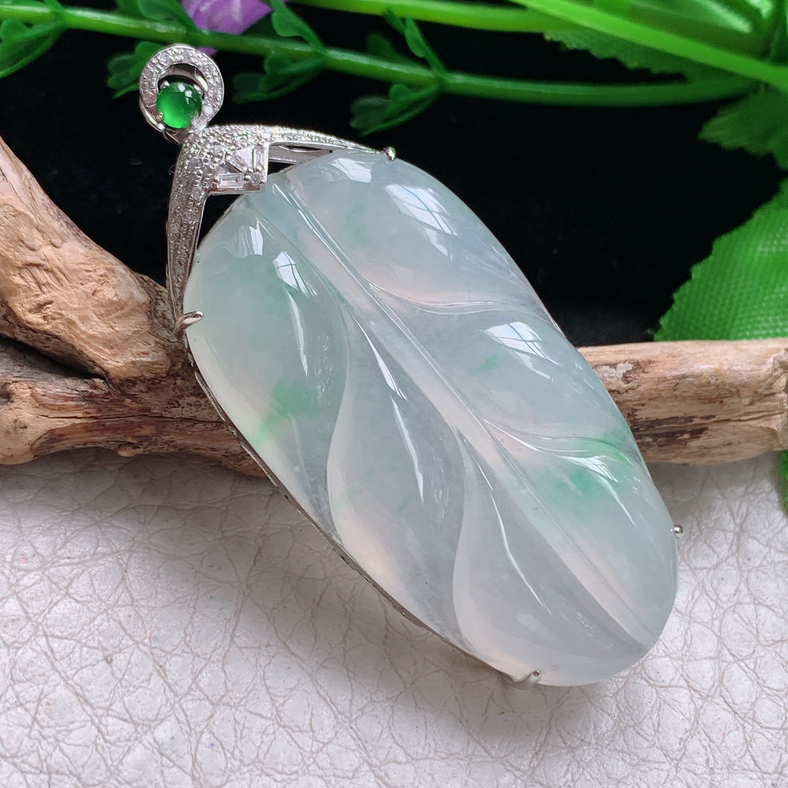 gp实拍56*23.7*7.8缅甸翡翠精雕冰飘绿花大业有成 叶子玉吊坠