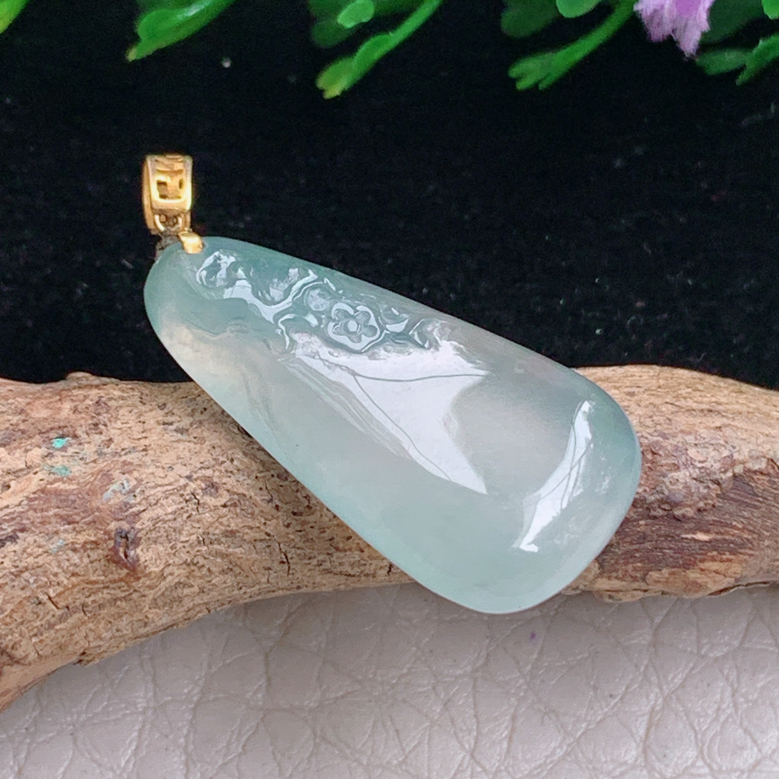 lz实拍25.3*13.6*8.8缅甸天然翡翠a货精雕冰晴一路美好玉吊坠