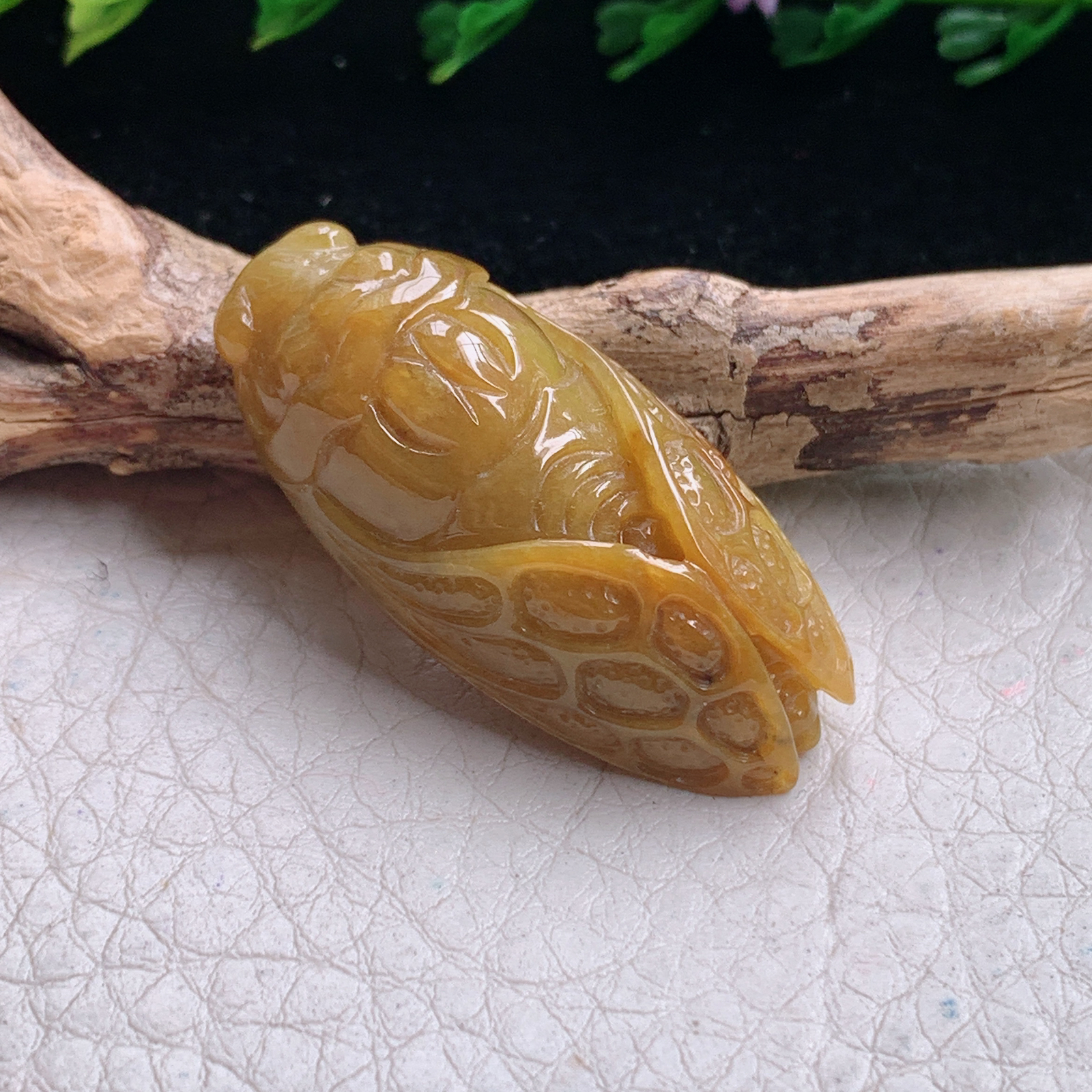 lz实拍36.3*17*10缅甸天然翡翠a货精雕黄翡一鸣惊人 蝉玉吊坠 玉挂件