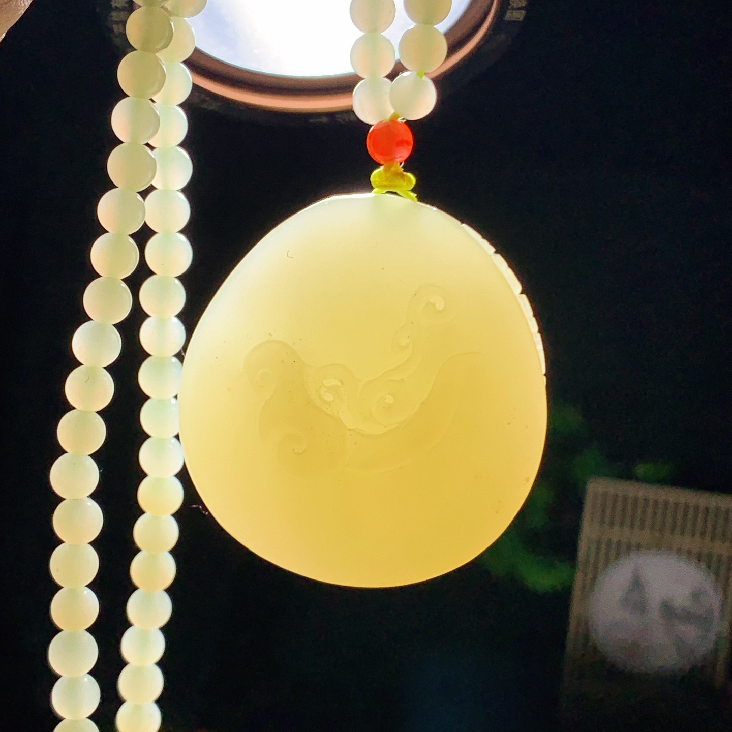 新疆若羌黄口料达摩挂件。尺寸43/40/14重62克 玉质细腻油润 底色纯净 脂粉好，品质好。lt260318