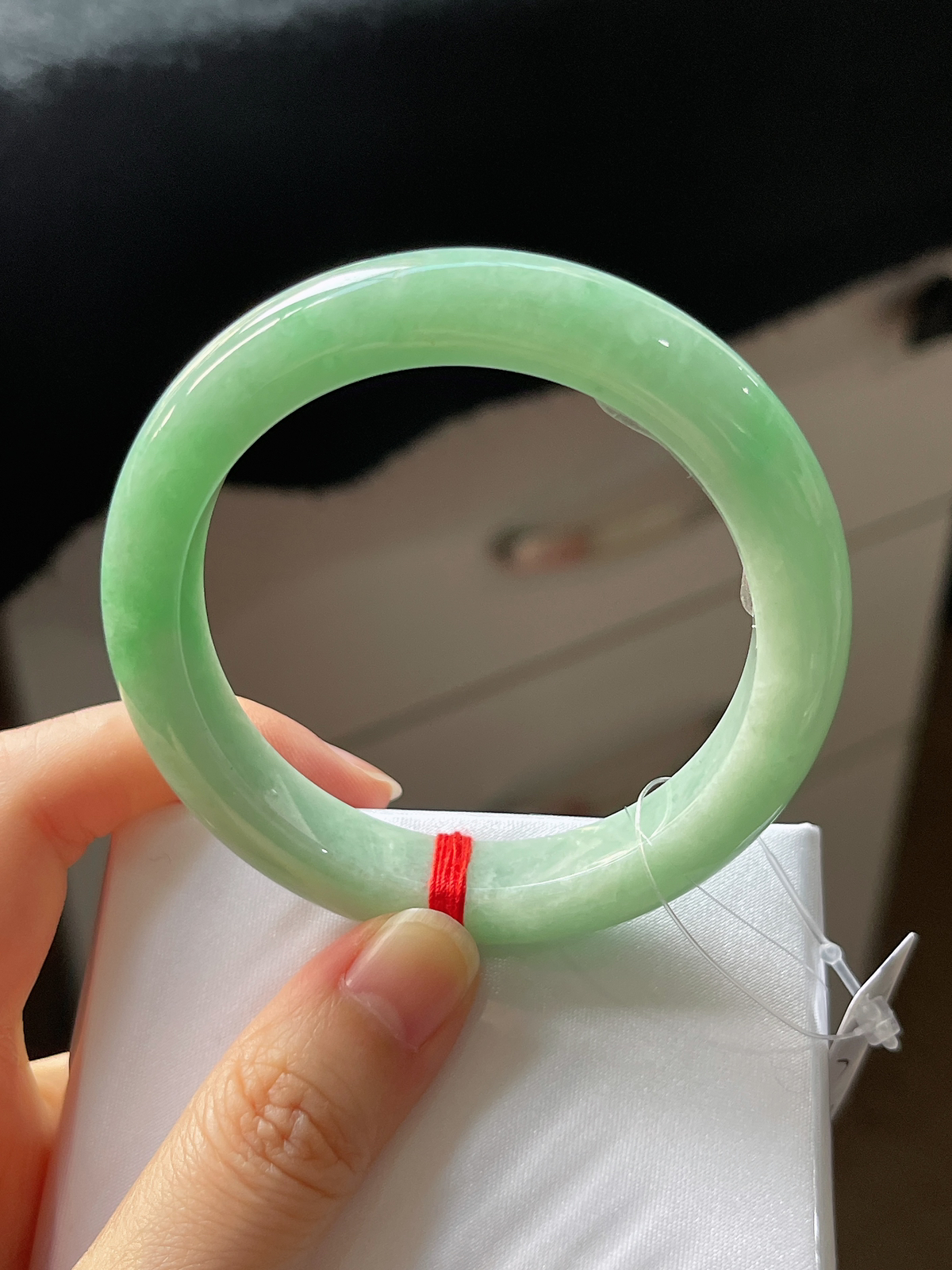 正圈53.2圈口，翡翠糯化种淡绿色手镯