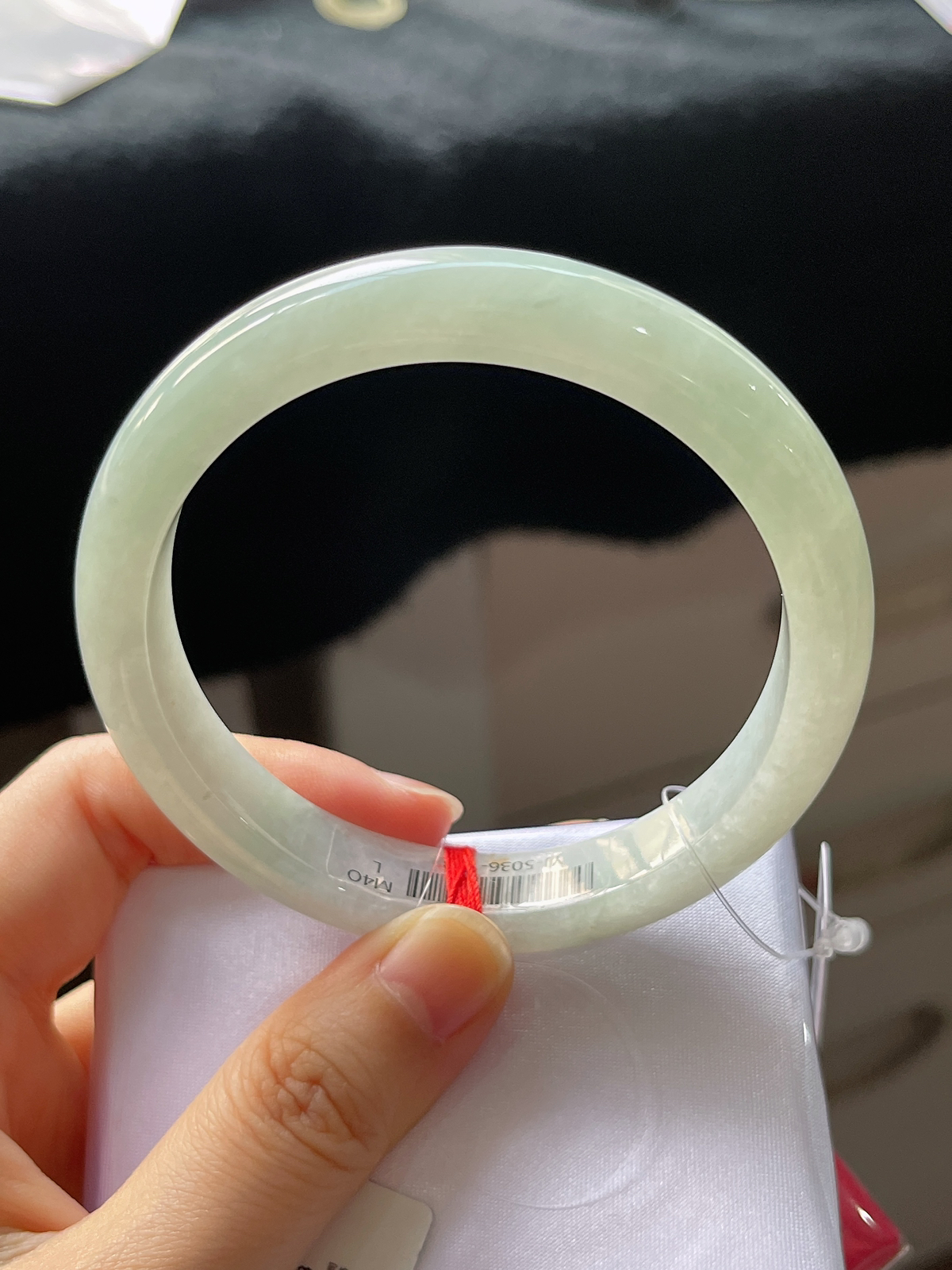 正圈59.4圈口，翡翠糯化种浅绿色手镯