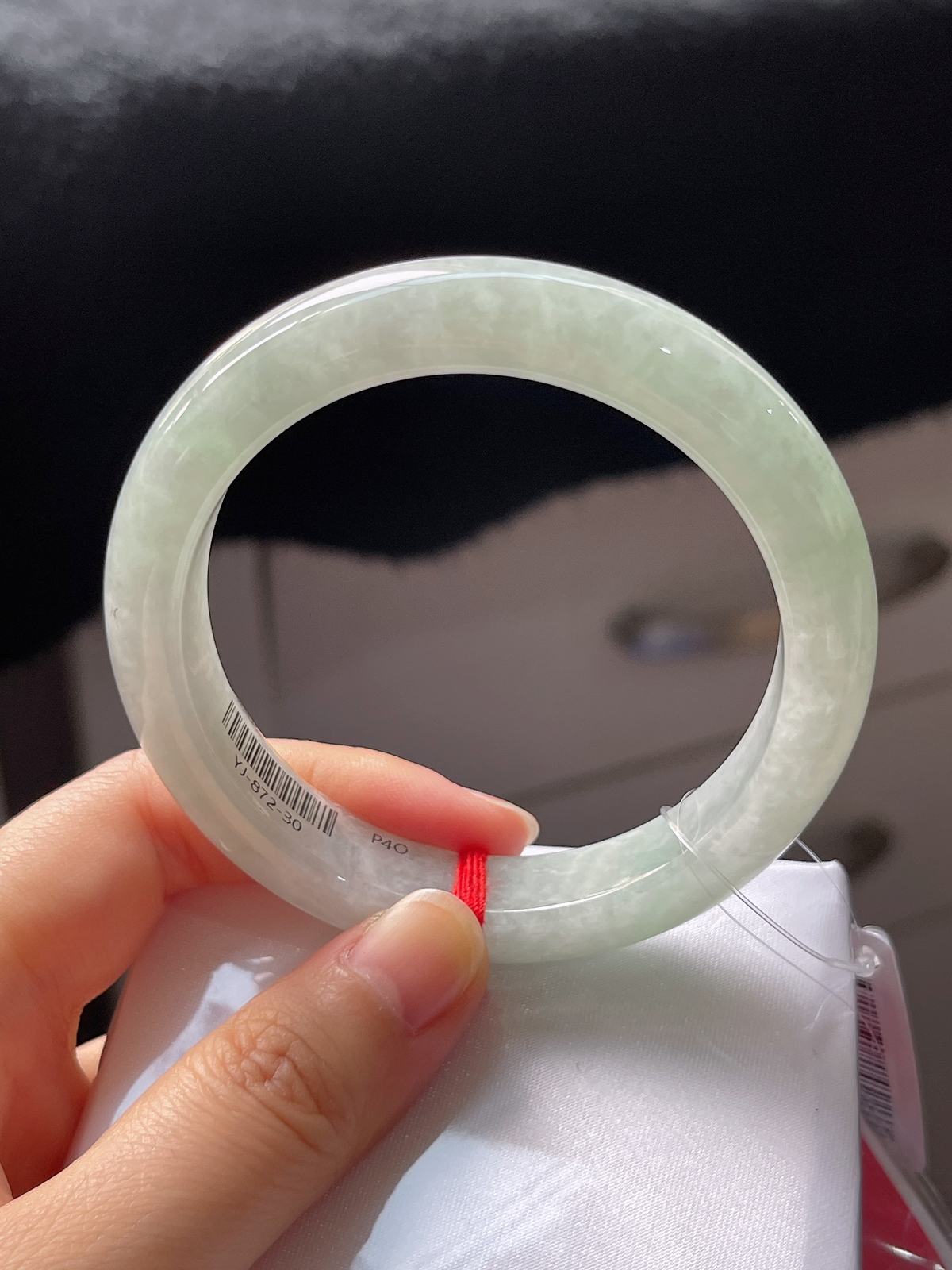 正圈55.7圈口，翡翠糯化种浅绿色手镯