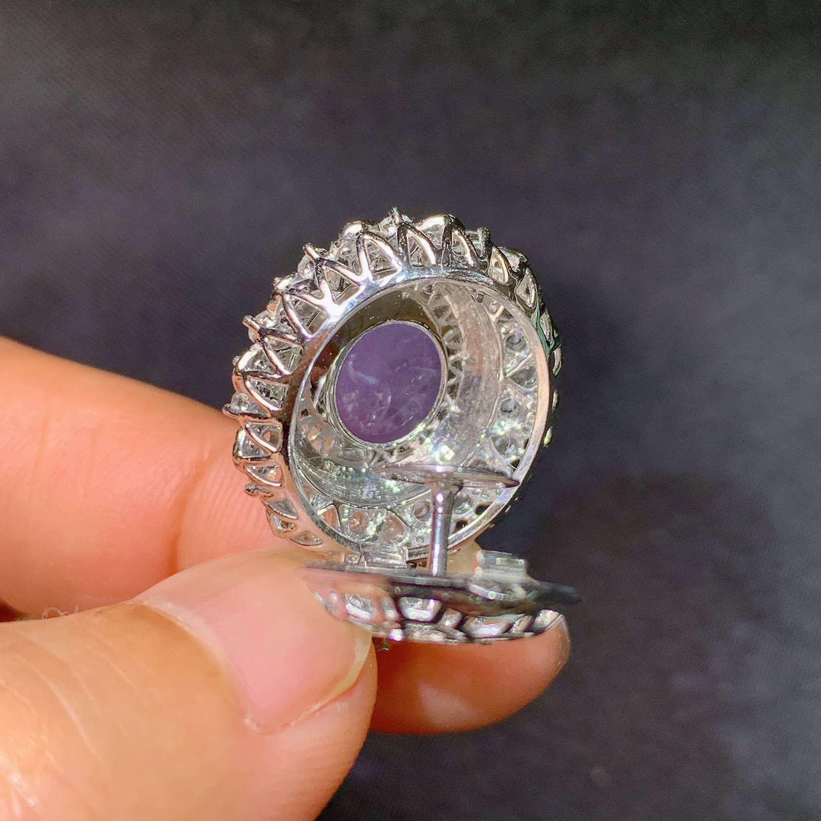 冰紫罗兰蛋面吊坠，18k金镶嵌，温润细腻，颜色鲜艳，Kf 尺寸27.3*17.9*14.2