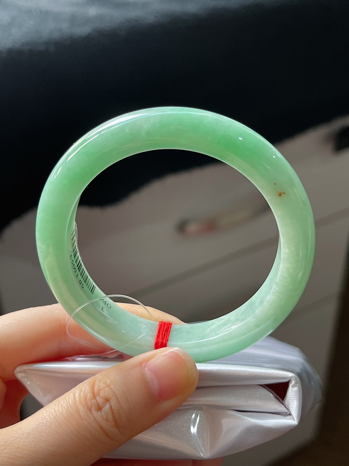 正圈53.2圈口，翡翠糯化种淡绿色手镯