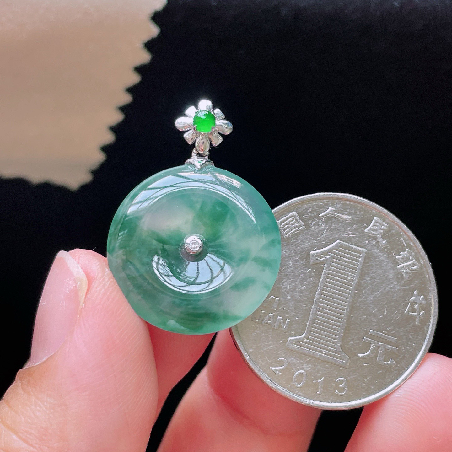 18K 冰种飘花·平安扣

整27.6-19.5-4