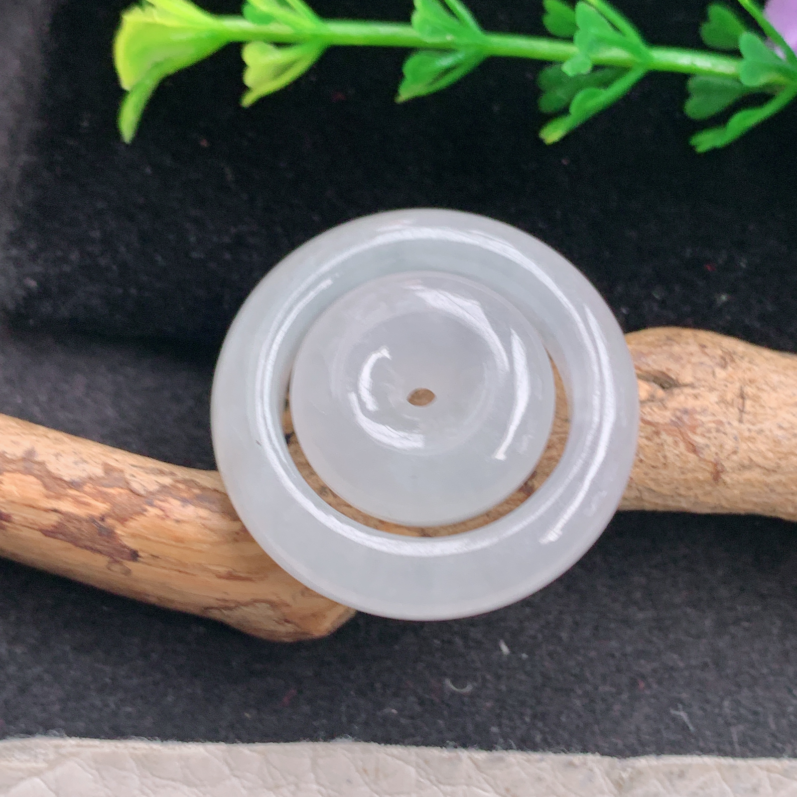 py实拍26*5.5缅甸翡翠精雕白月光子母扣 玉扣玉项坠 玉挂件