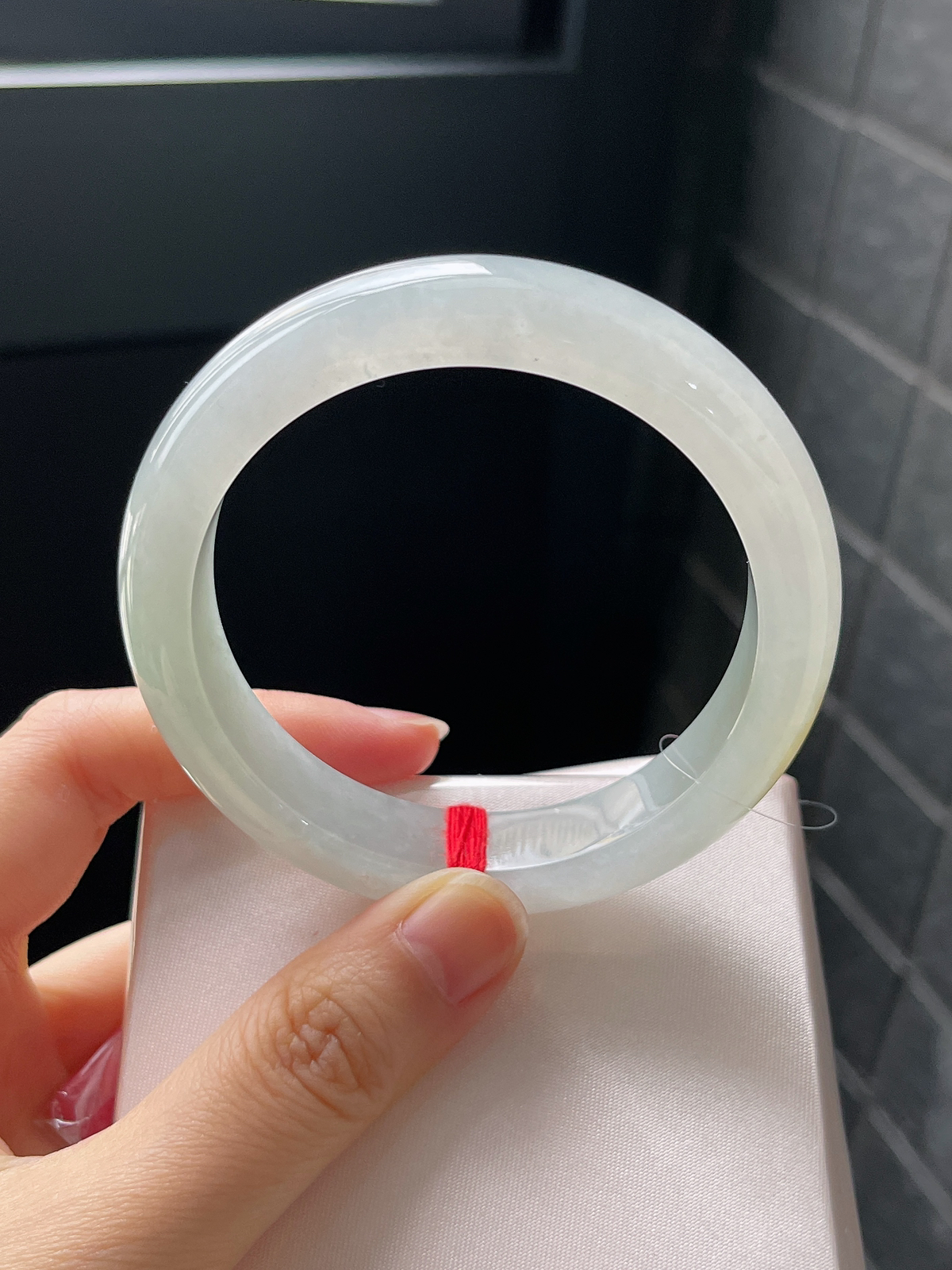 正圈55.7圈口，翡翠冰糯种淡黄色手镯