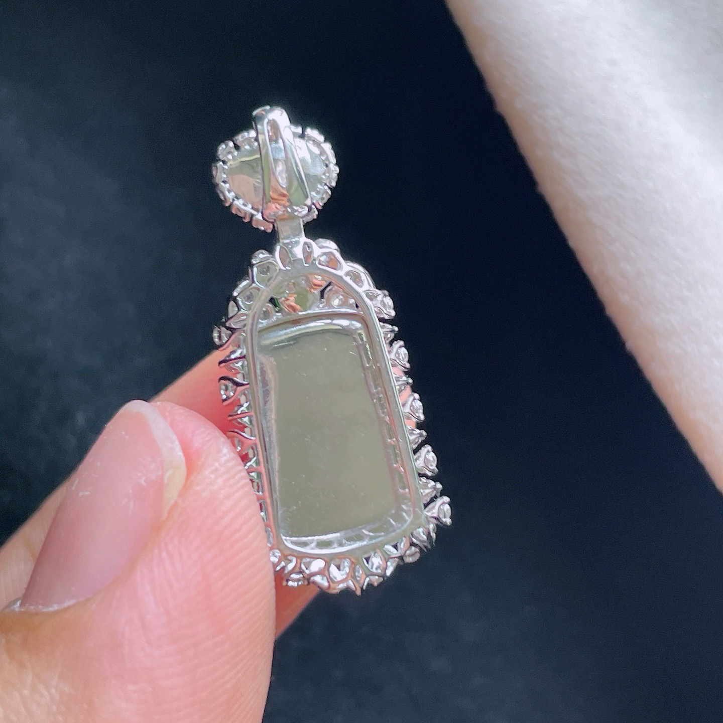 18K 冰种·无事牌

整28.5-12.4-6
裸14.6-10.2-2