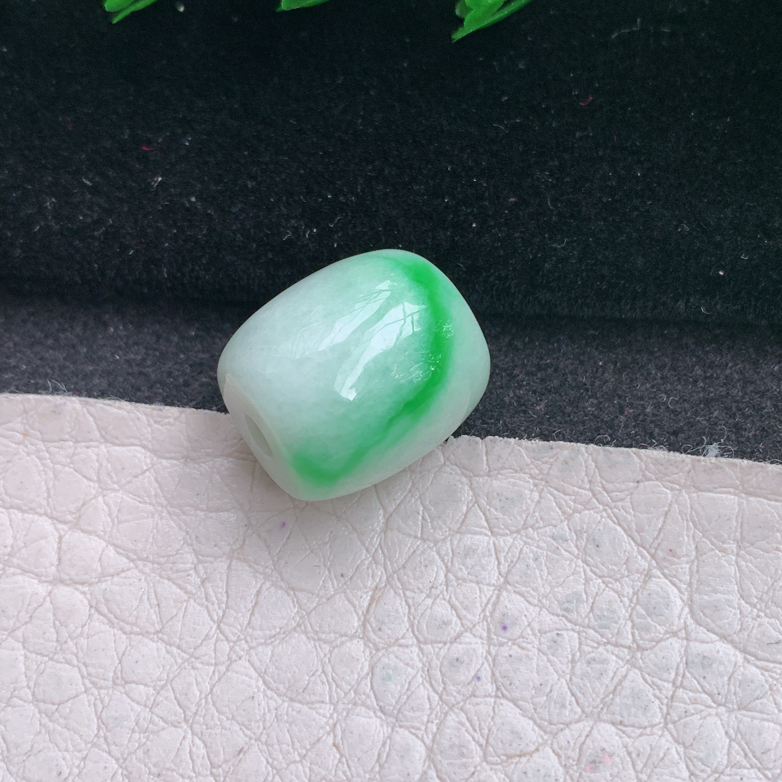 py实拍13.9*12.6缅甸翡翠精雕白底青路路通 财运亨通玉项坠 玉挂件