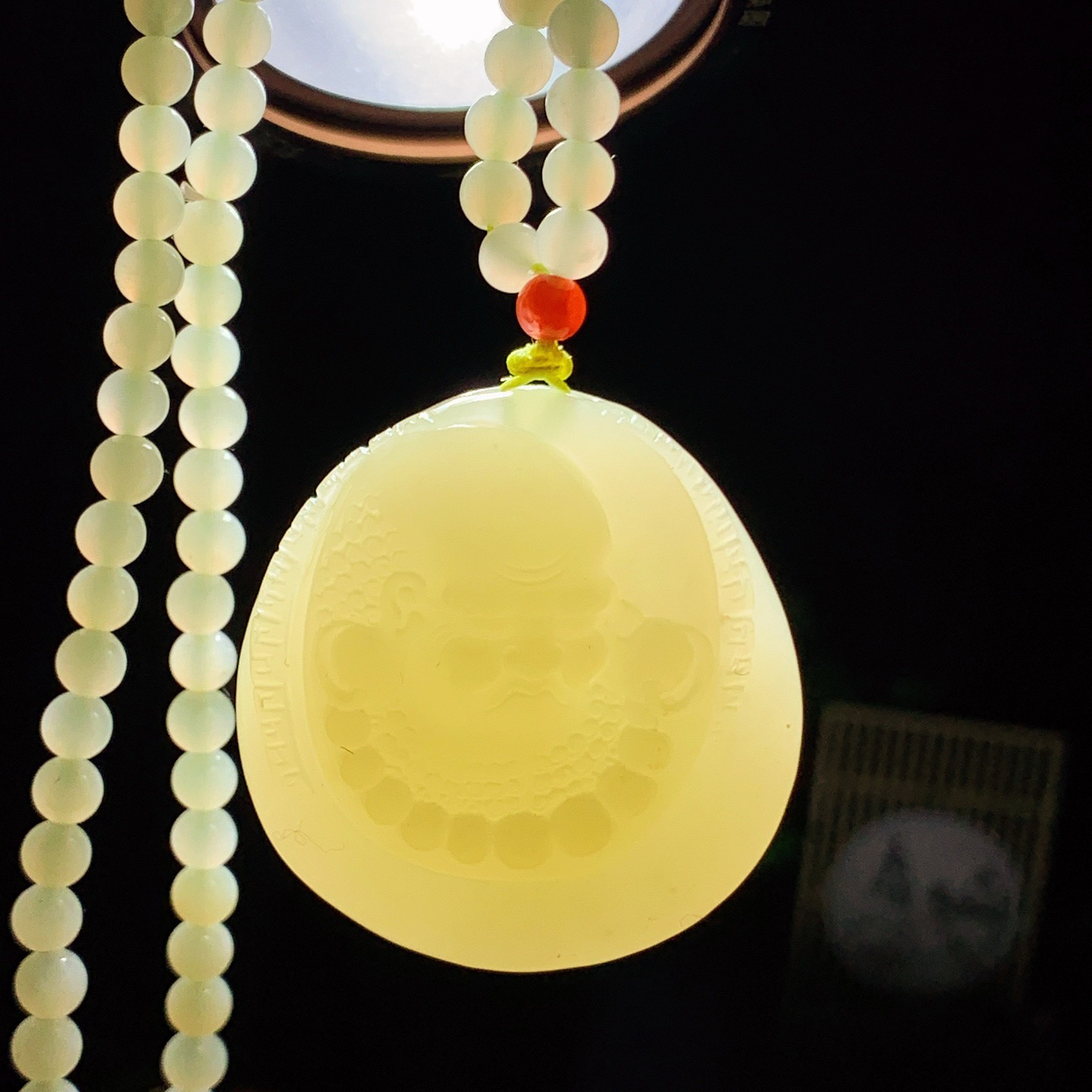 新疆若羌黄口料达摩挂件。尺寸43/40/14重62克 玉质细腻油润 底色纯净 脂粉好，品质好。lt260318