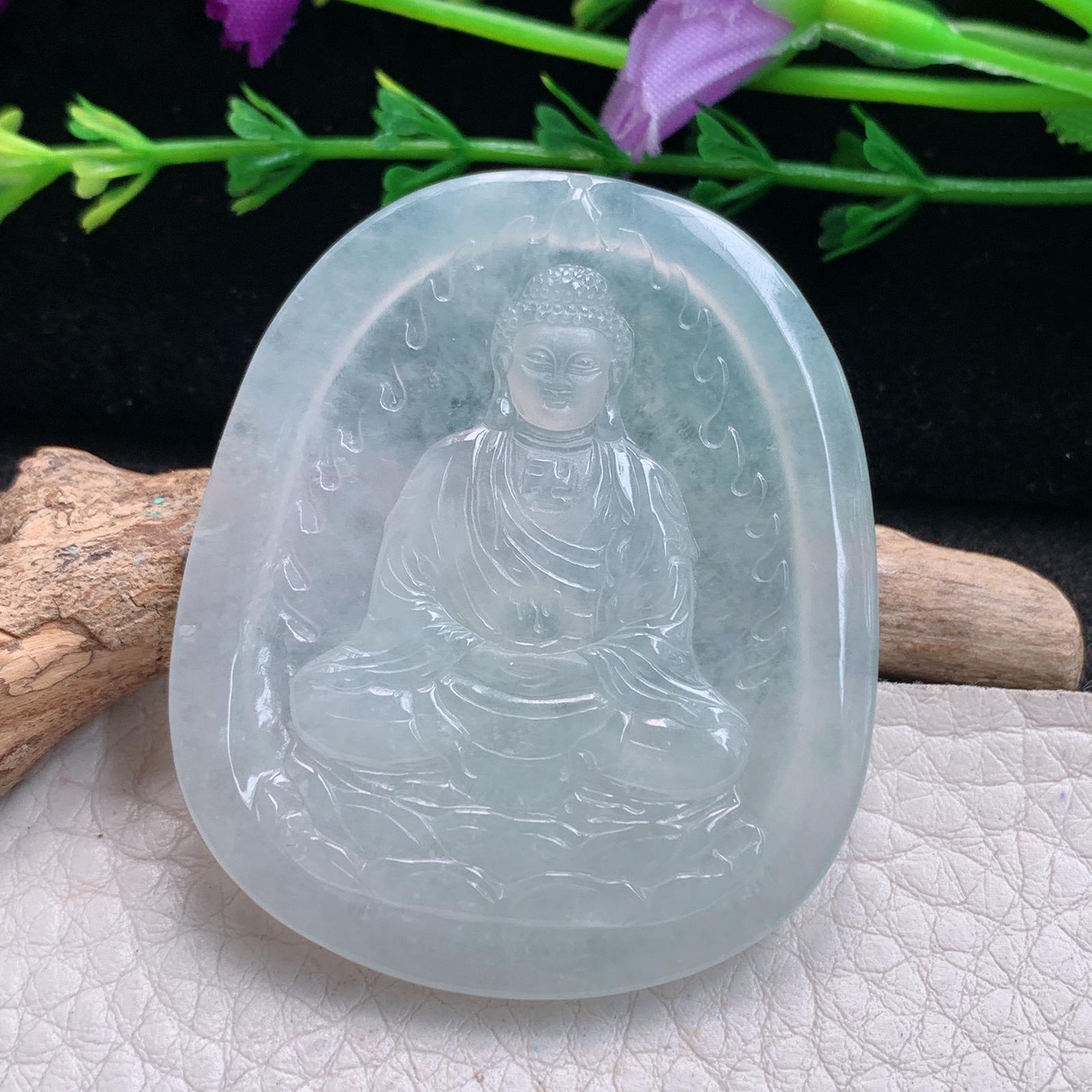 py实拍50*42.5*5缅甸翡翠精雕冰透大日如来佛祖玉项坠 玉挂件