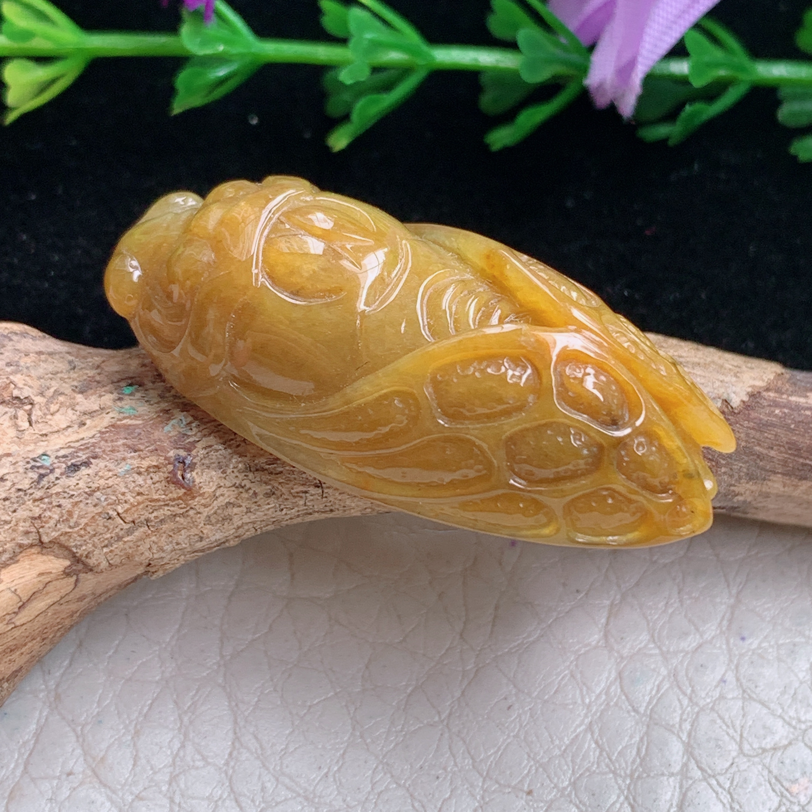 lz实拍36.3*17*10缅甸天然翡翠a货精雕黄翡一鸣惊人 蝉玉吊坠 玉挂件