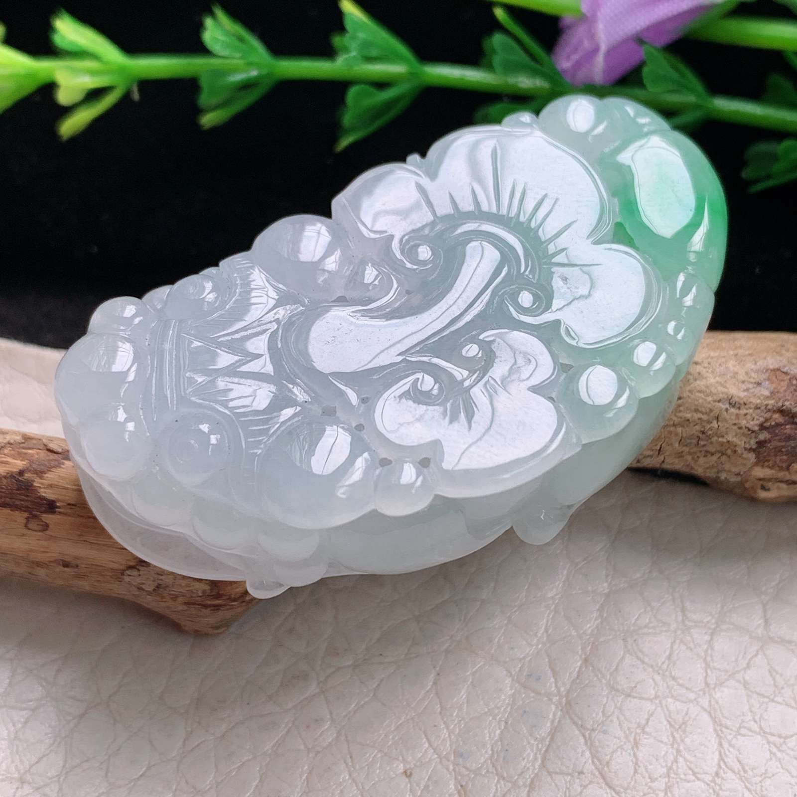 gp实拍46*23.6*12缅甸翡翠精雕清新飘绿大气招财貔貅 玉皮休玉吊坠