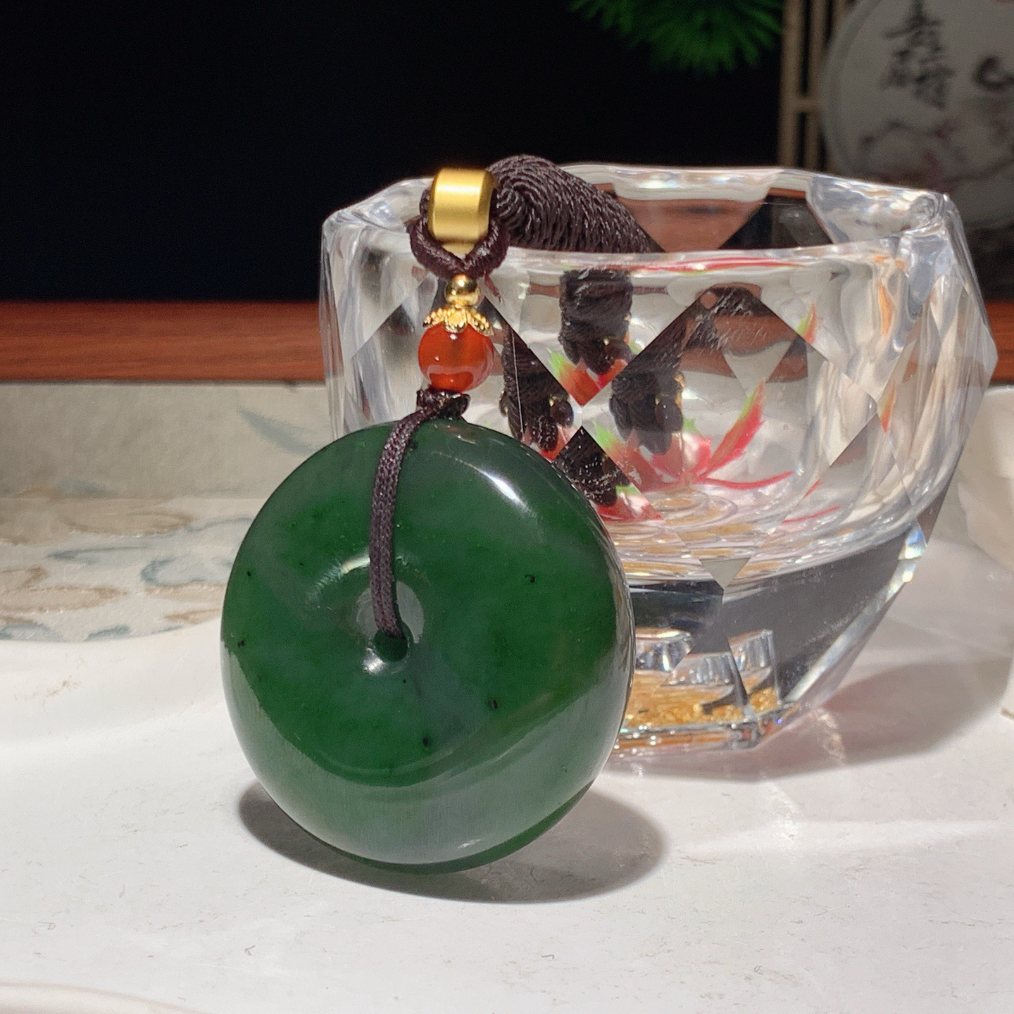 和田玉菠菜绿俄罗斯碧玉平安扣挂件 尺寸36/14重41克。玉质细腻油润。手推出油。佩戴高端典雅。lt260318