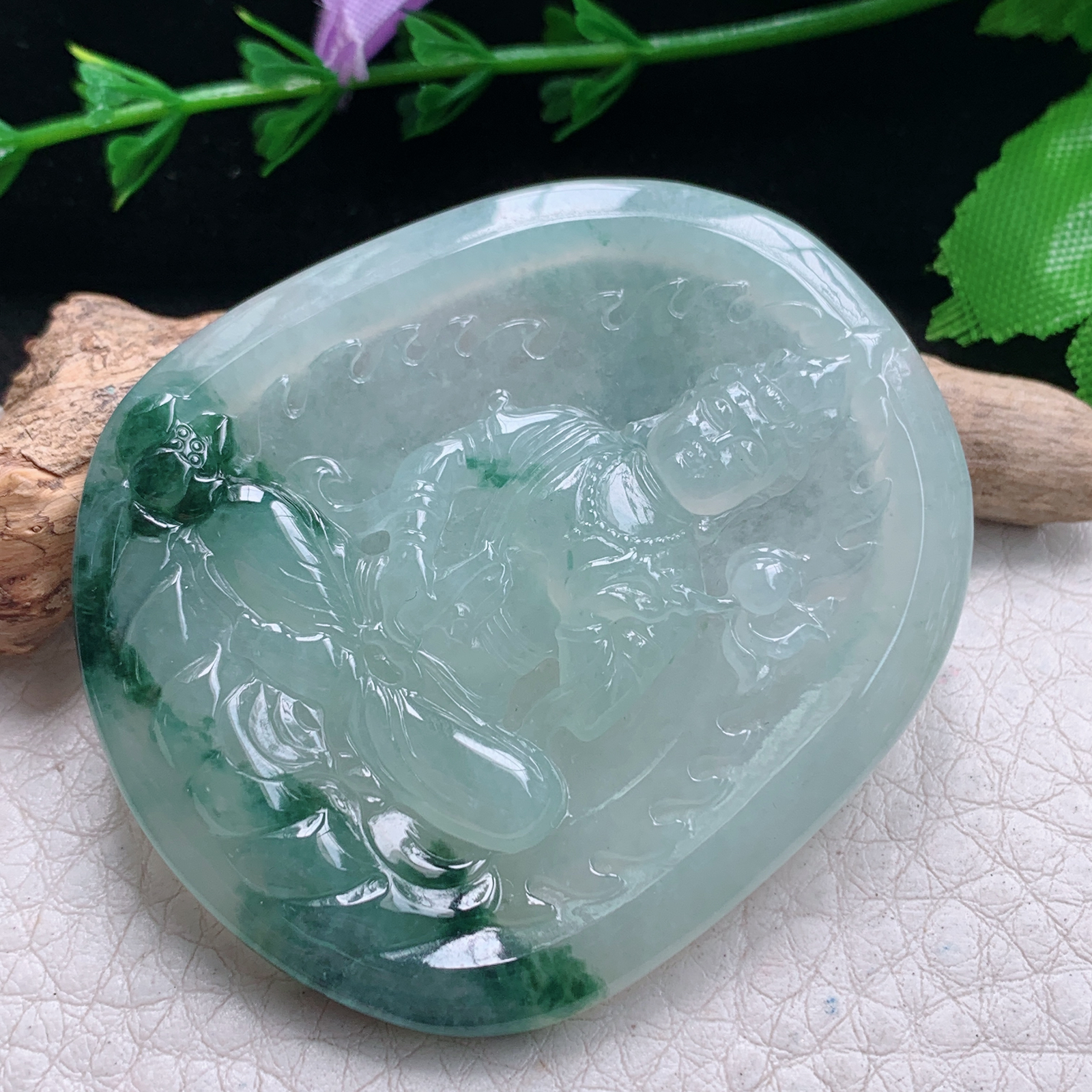 py实拍54*46.5*5.8缅甸翡翠精雕冰飘花持莲观音 玉观音玉项坠 玉挂件