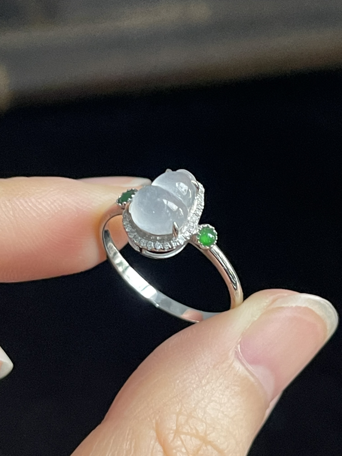 翡翠女戒，印记：G18K,伴钻石