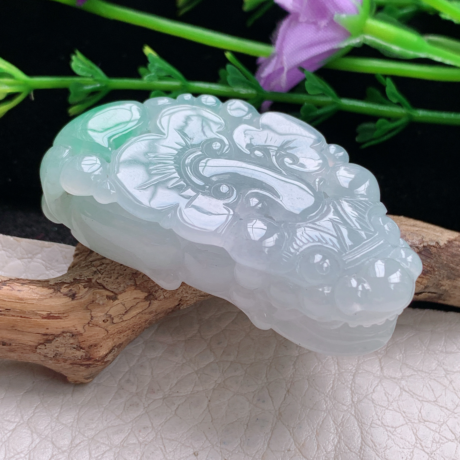 gp实拍46*23.6*12缅甸翡翠精雕清新飘绿大气招财貔貅 玉皮休玉吊坠