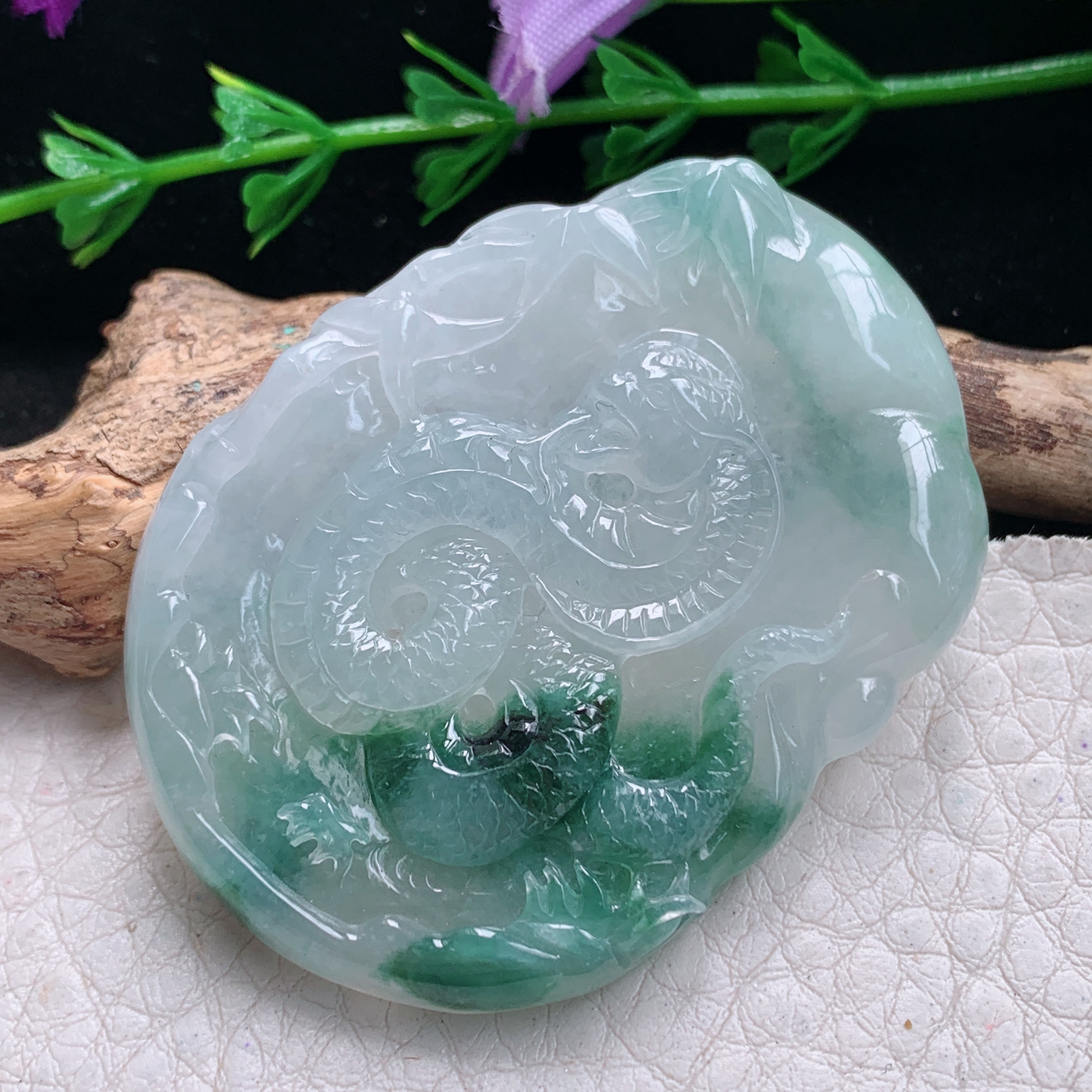 py实拍48.8*36.5*5.8缅甸翡翠精雕冰飘花腰缠万贯 生肖蛇玉项坠 玉挂件