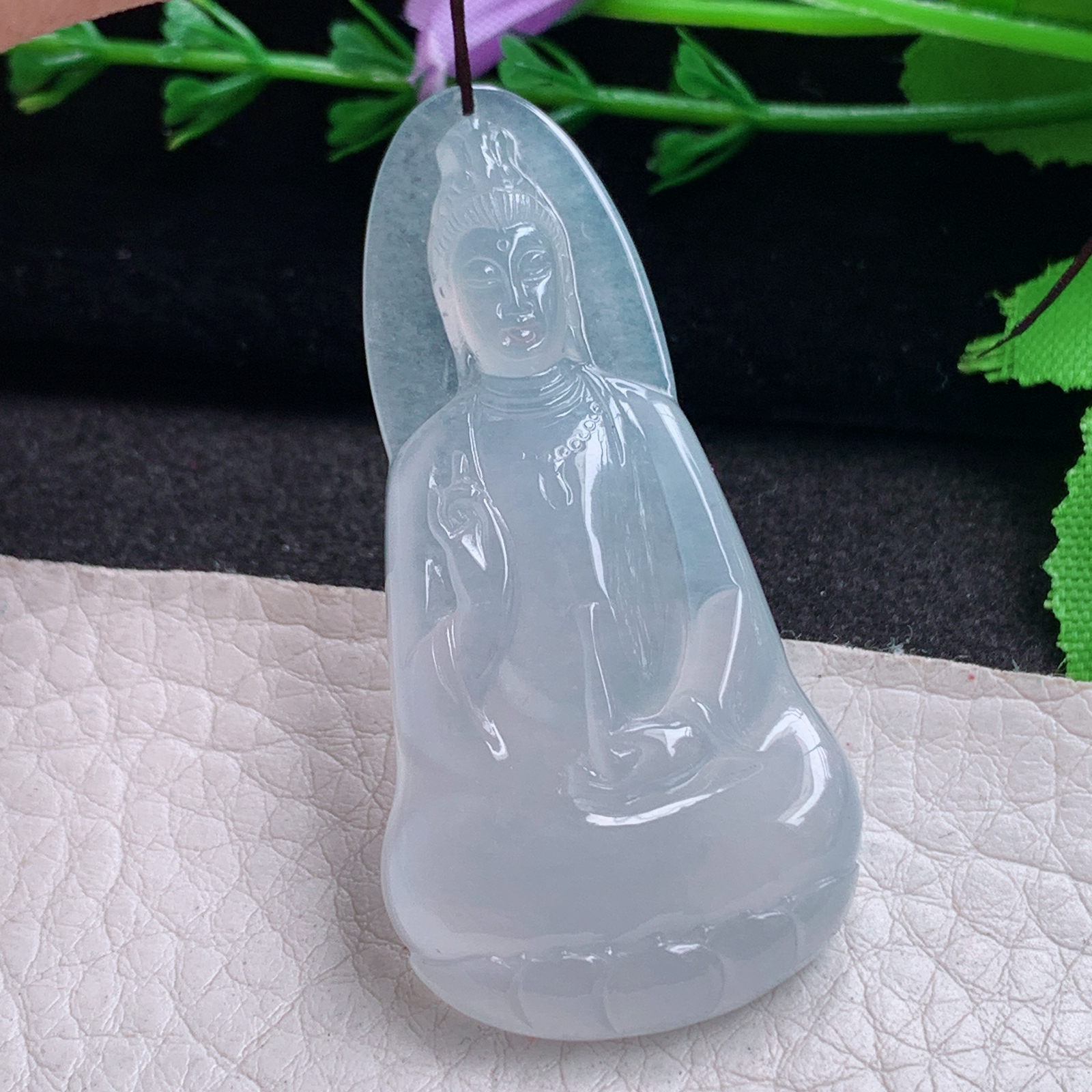 lz实拍53*26.2*5.6缅甸天然翡翠a货精雕冰起光持瓶观音玉吊坠 玉挂件