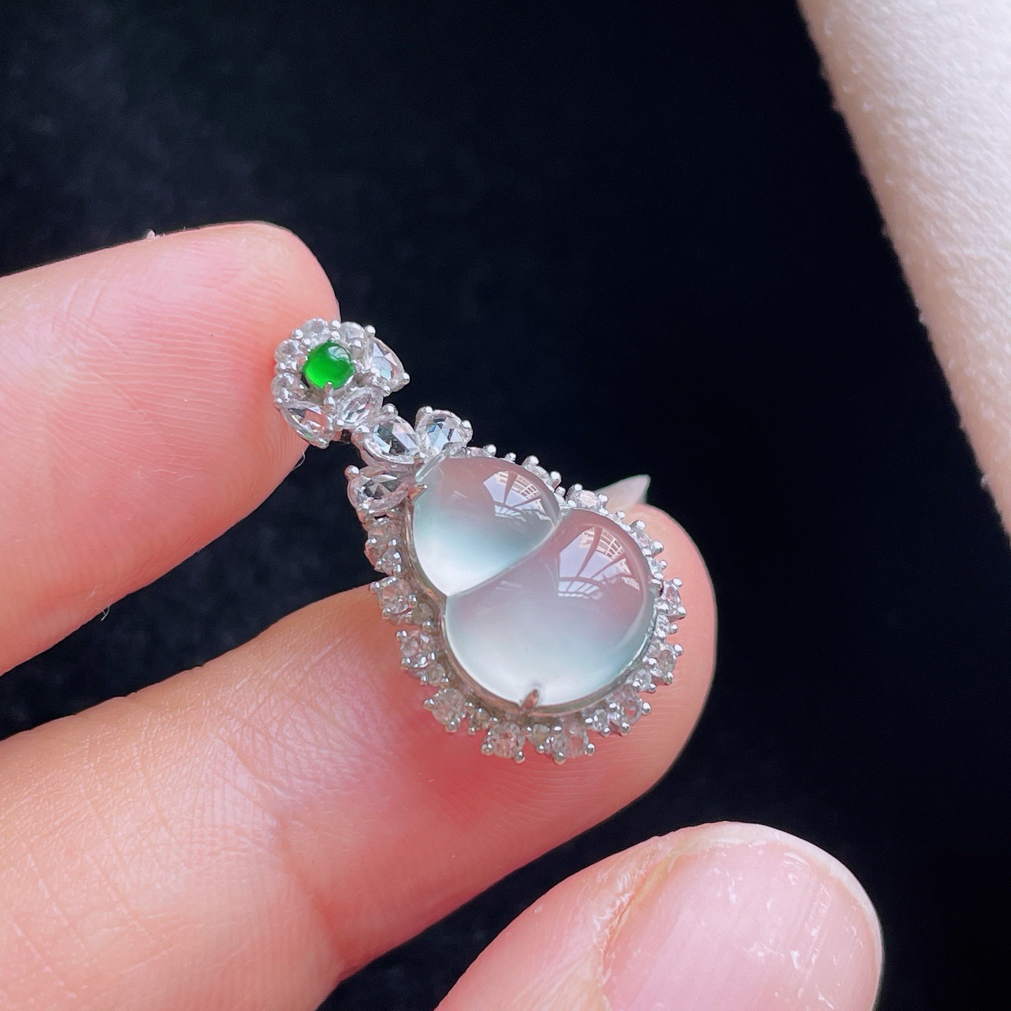 18K 冰种·葫芦

整21.9-12.6-8.7
裸11.4-9.4-3.3