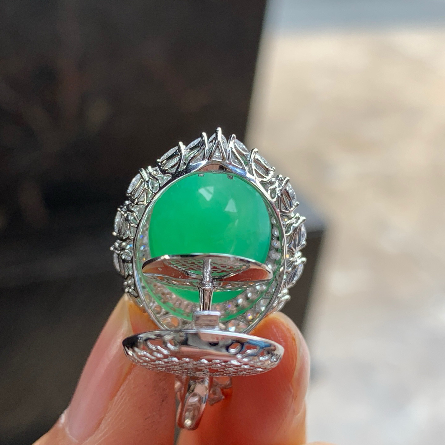 金钻镶嵌阳绿色吊坠^_^色阳 饱满 尺寸31.8-19.3-15.5mm 15.7-12.7-7.5mm