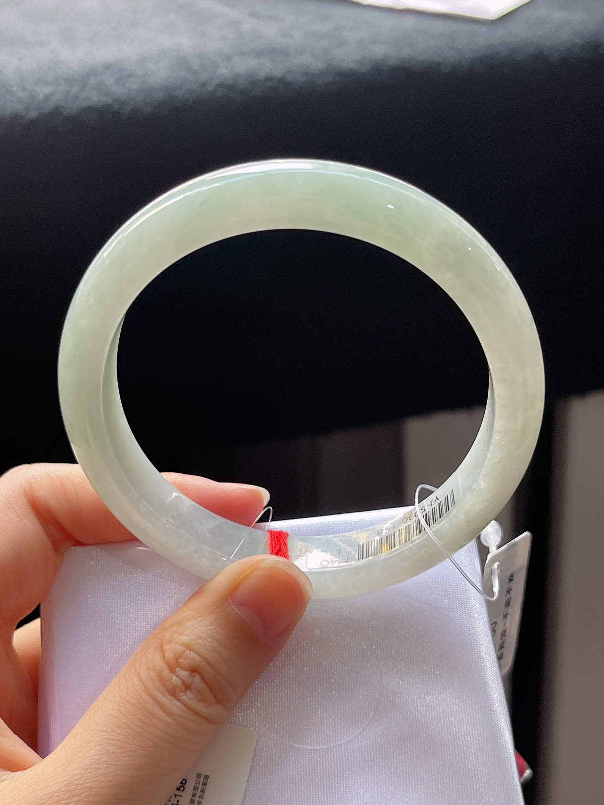 正圈59.4圈口，翡翠糯化种浅绿色手镯