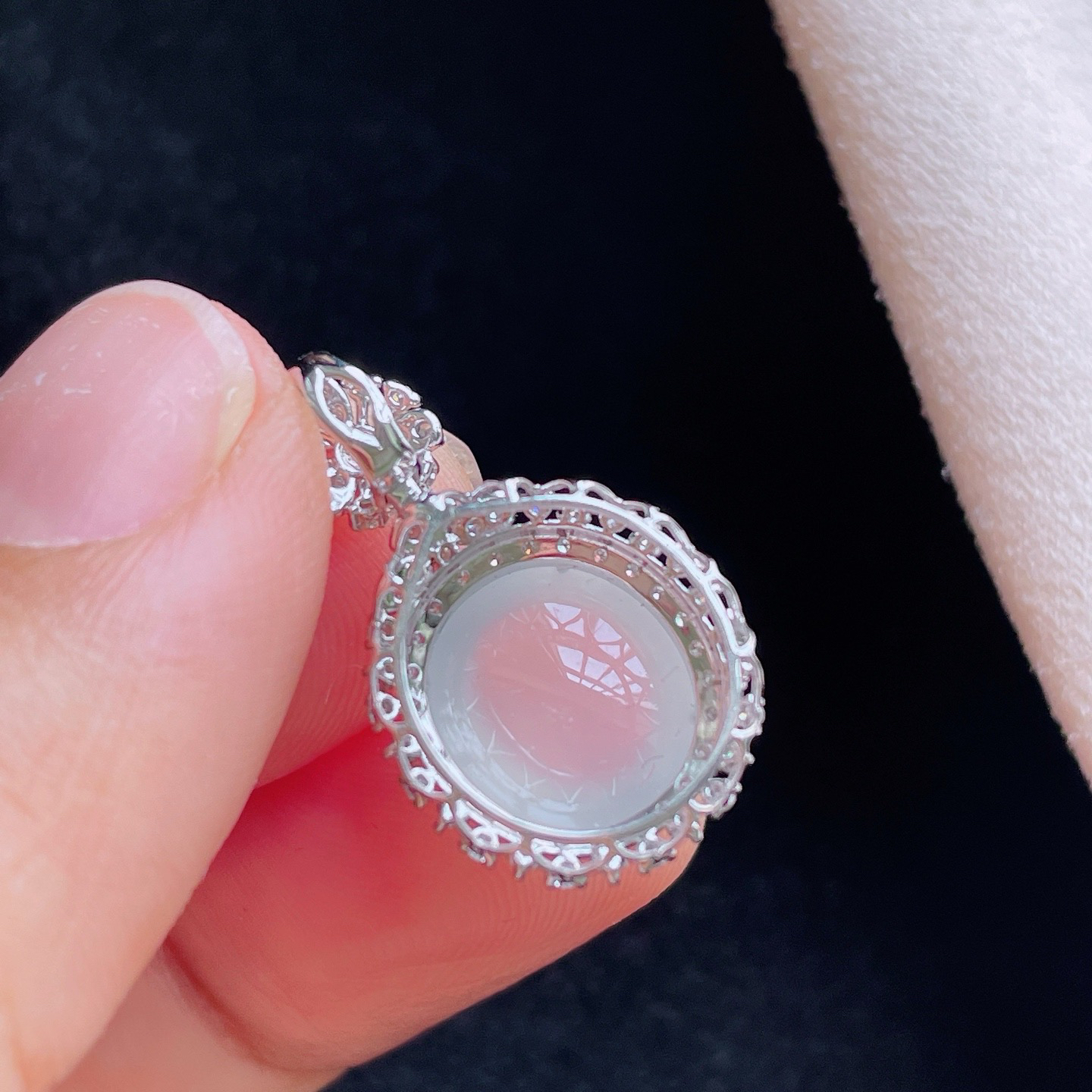 18K 冰种·蛋面吊坠

整22.8-13.8-9.2
裸10.5-9.7-3.5