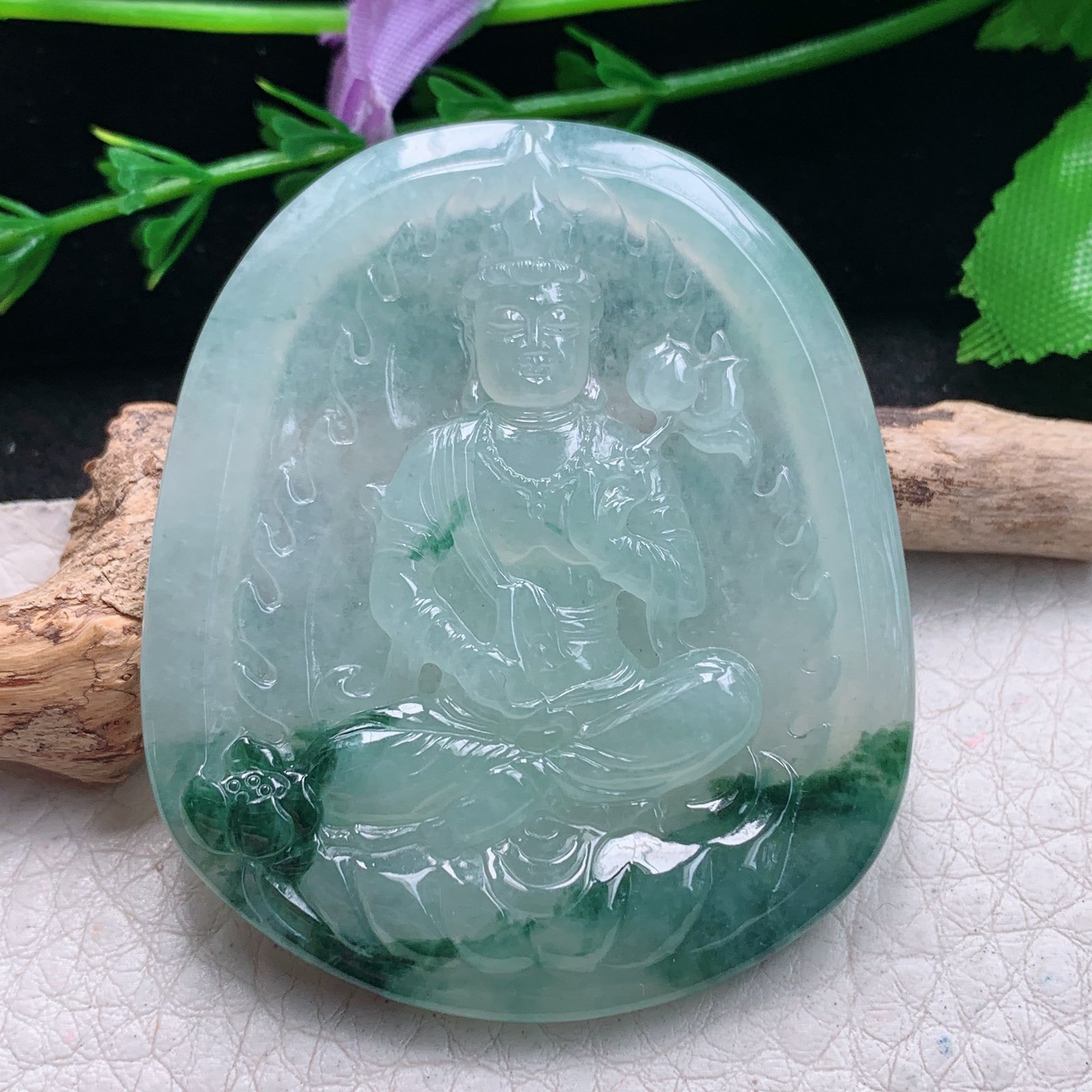 py实拍54*46.5*5.8缅甸翡翠精雕冰飘花持莲观音 玉观音玉项坠 玉挂件