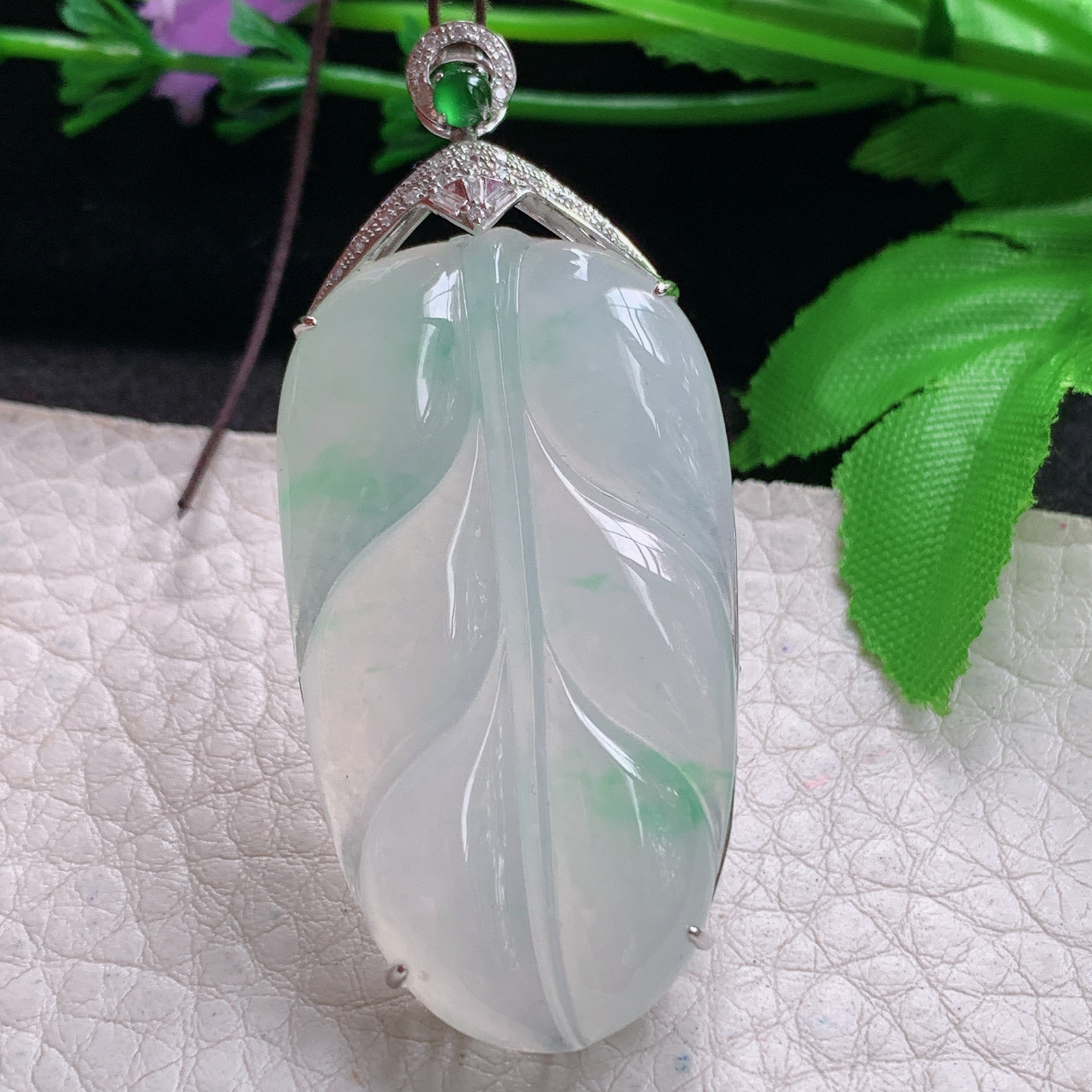 gp实拍56*23.7*7.8缅甸翡翠精雕冰飘绿花大业有成 叶子玉吊坠