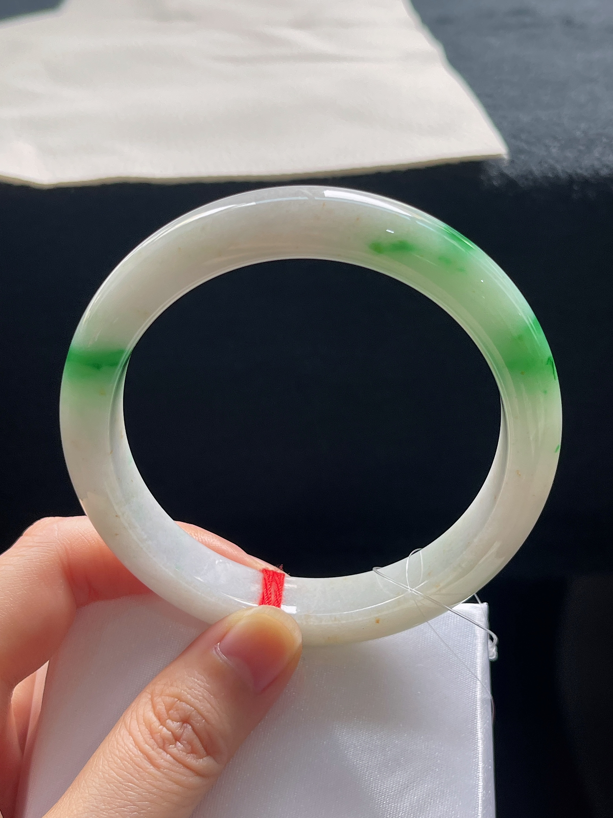 正圈60.8圈口，翡翠糯化种飘绿手镯