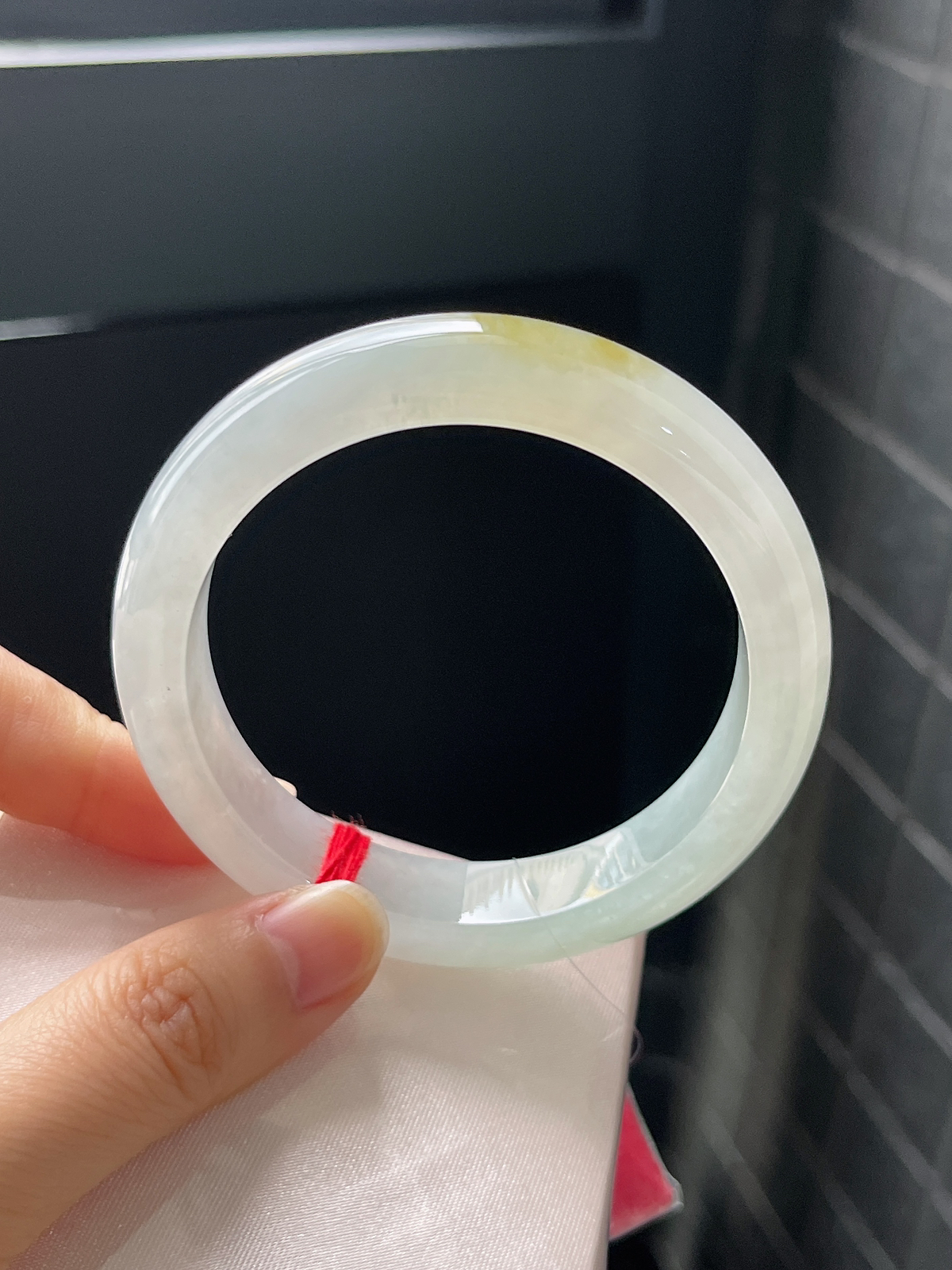 正圈55.7圈口，翡翠冰糯种淡黄色手镯