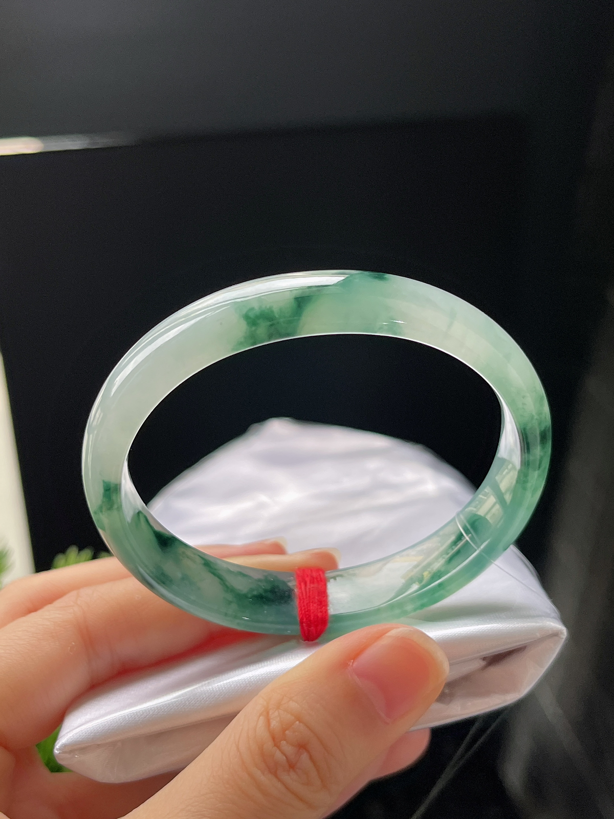 贵妃镯55圈口，翡翠冰种糯种飘绿手镯