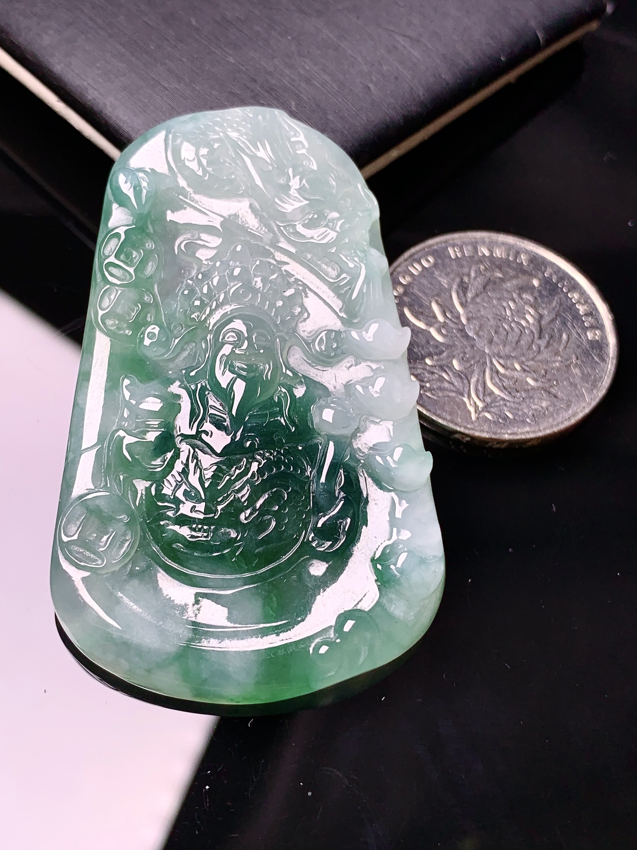 冰种飘绿黄财神吊坠 玉质细腻 色泽艳丽清新 水润亮眼 整体尺寸54*33.5*4.6d1