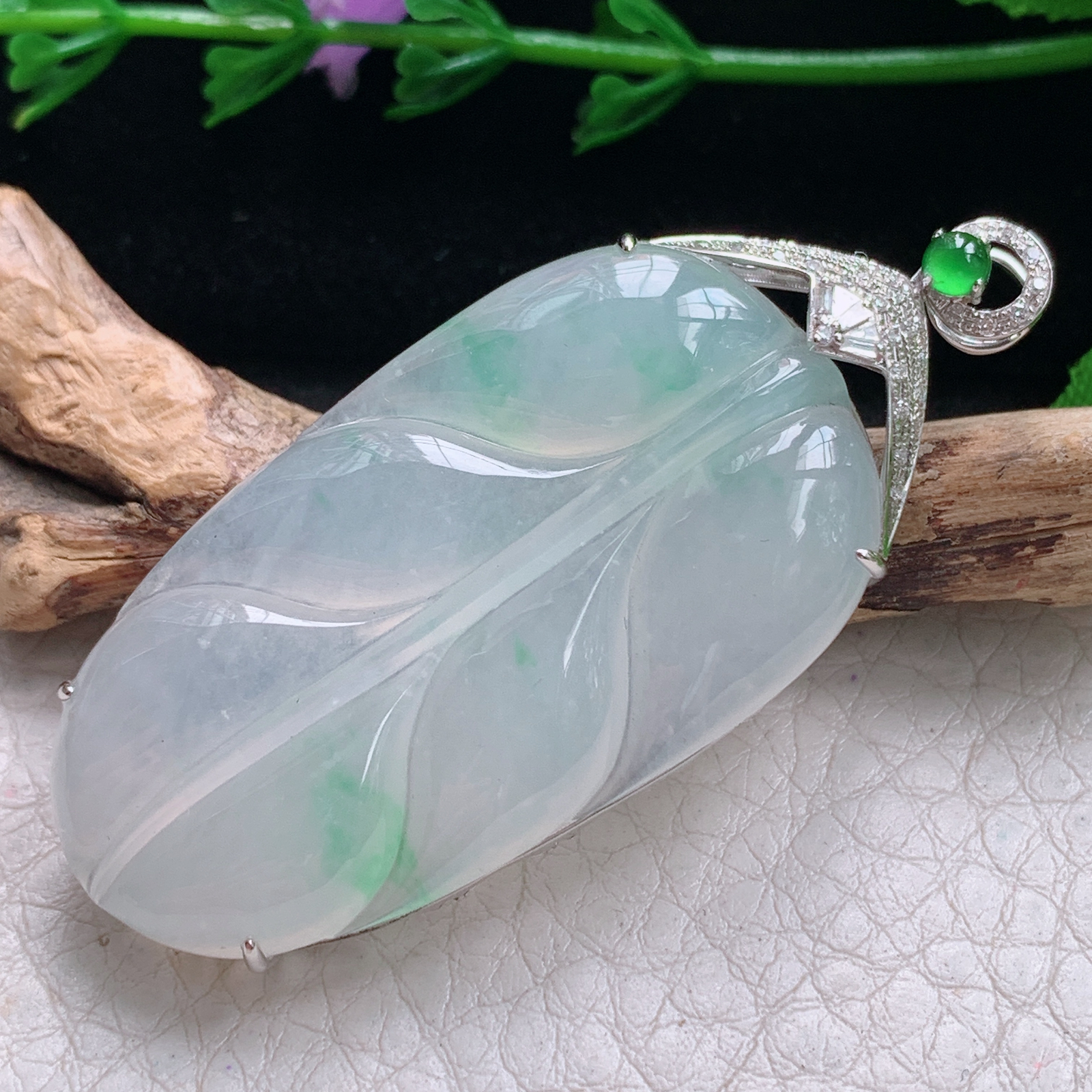 gp实拍56*23.7*7.8缅甸翡翠精雕冰飘绿花大业有成 叶子玉吊坠