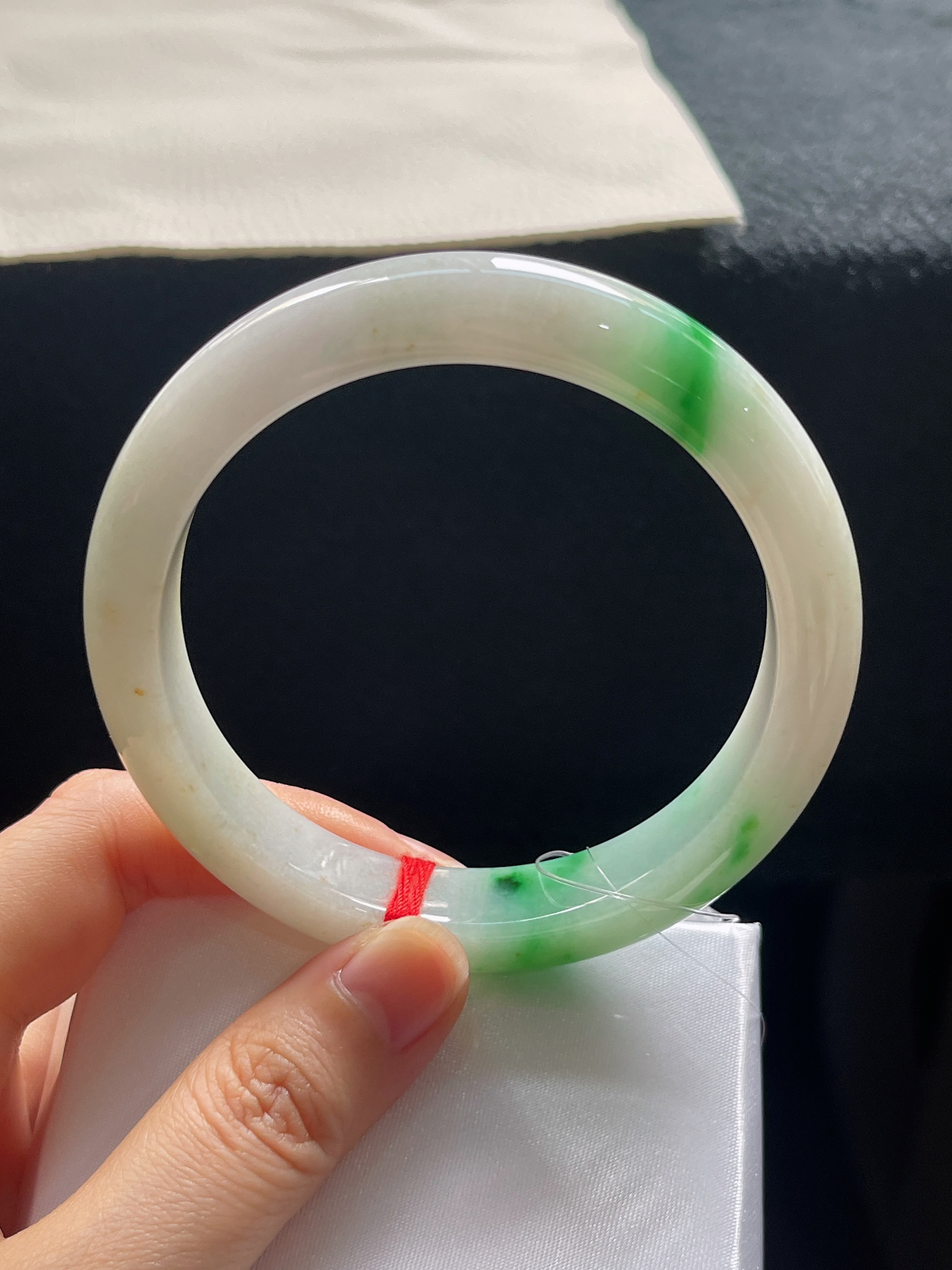 正圈60.8圈口，翡翠糯化种飘绿手镯