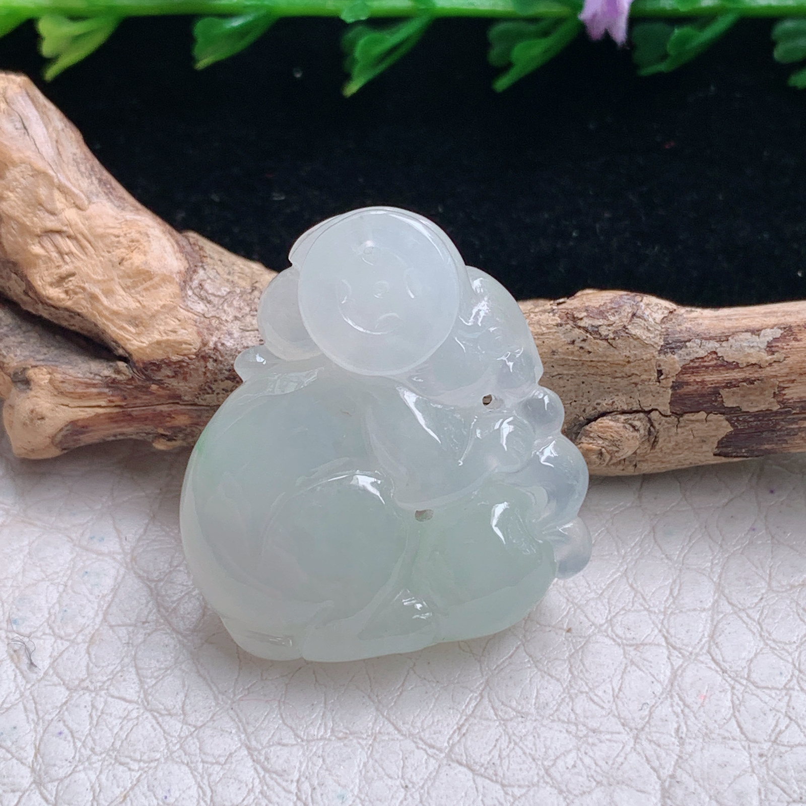 lz实拍26*24.2*8.8缅甸天然翡翠a货精雕冰胶飘绿立体兔 生肖兔玉吊坠 玉挂件