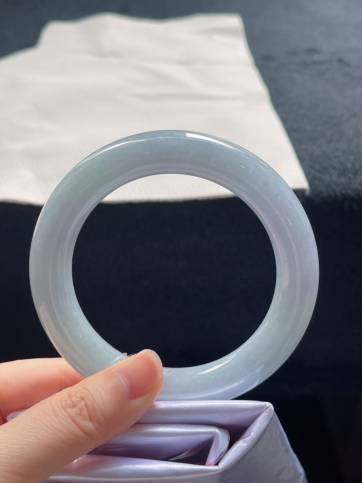 圆镯58.2圈口，翡翠糯化种淡蓝紫色手镯