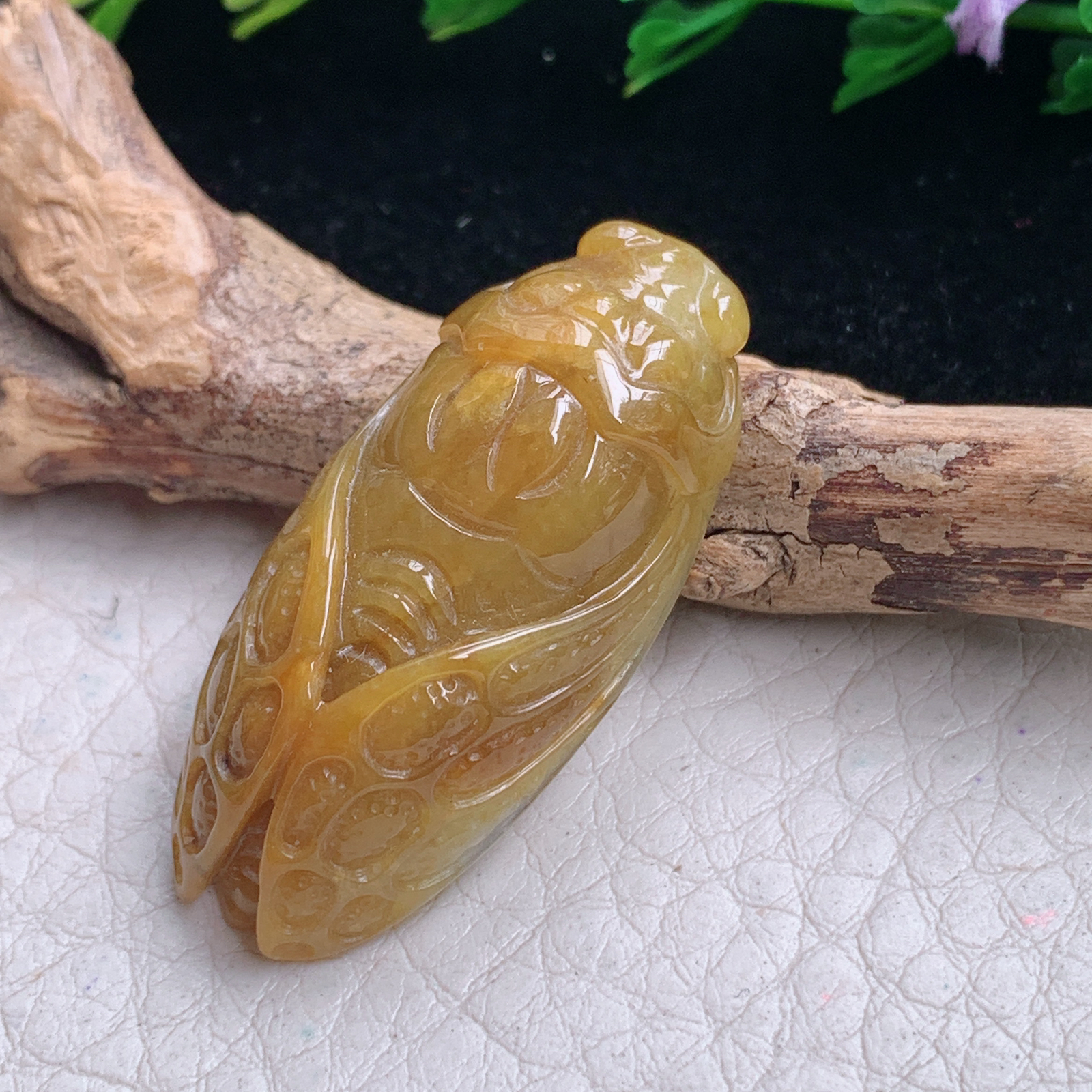 lz实拍36.3*17*10缅甸天然翡翠a货精雕黄翡一鸣惊人 蝉玉吊坠 玉挂件